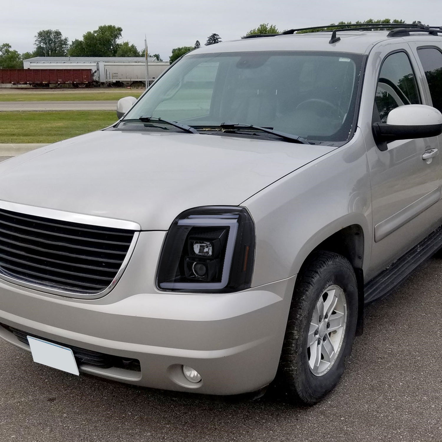 2007-2014 GMC Yukon/XL 1500/XL 2500 LED Turn Signal Projector Headlights Smoke