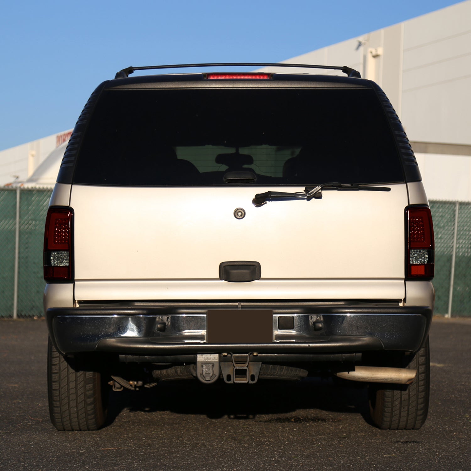 2000-2006 Chevy Suburban/Tahoe/Yukon/Yukon XL LED C Bar Tail Lights Red Smoke