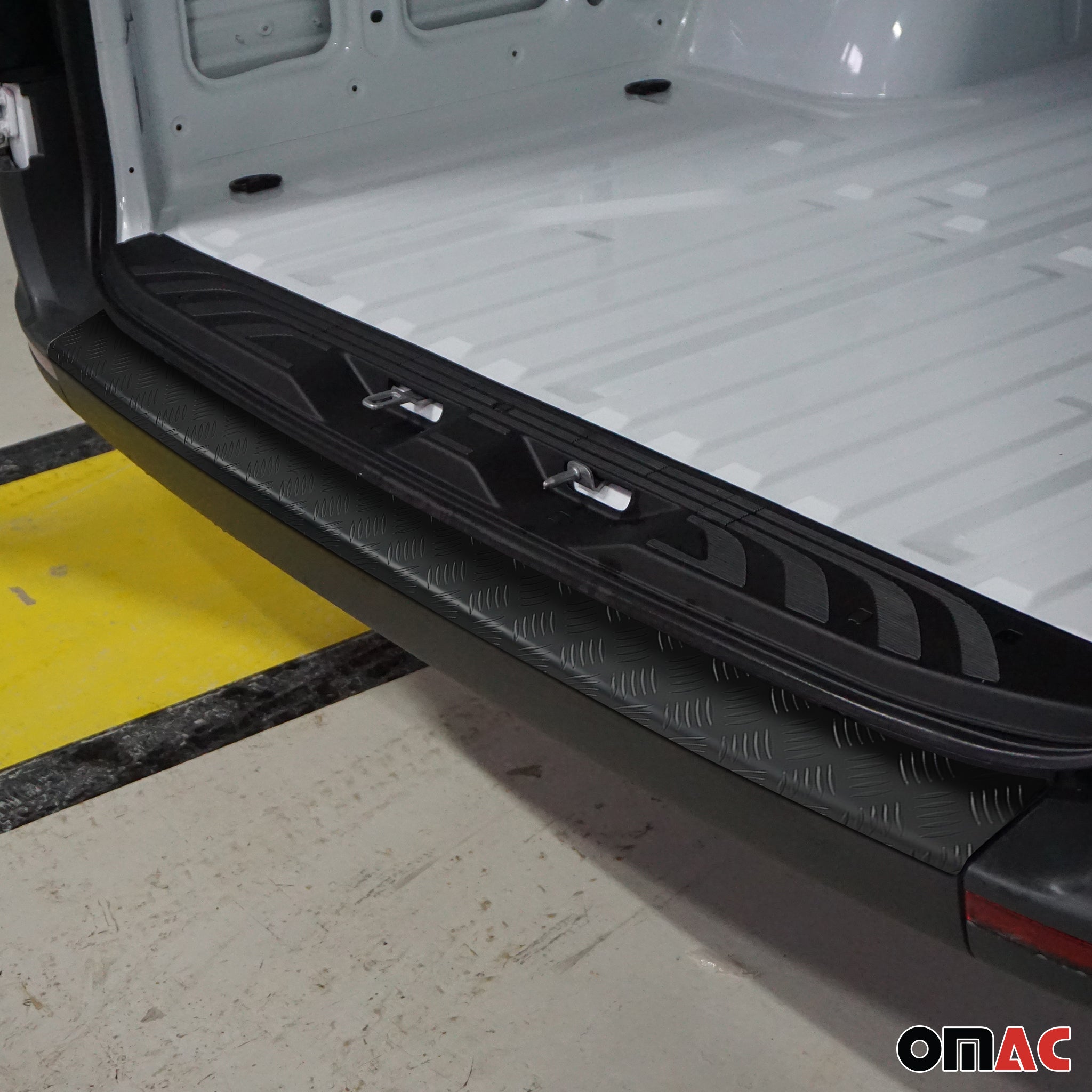Rear Bumper Sill Cover Guard for Mercedes Sprinter W907 2019-26 Aluminium Black