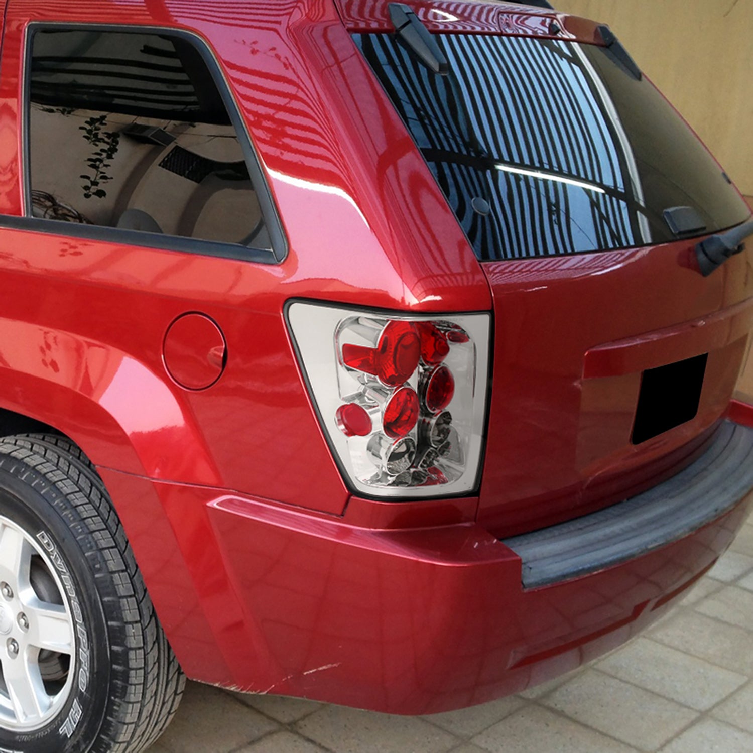 2005-2006 Jeep Grand Cherokee Tail Lights Chrome Housing/Clear Lens