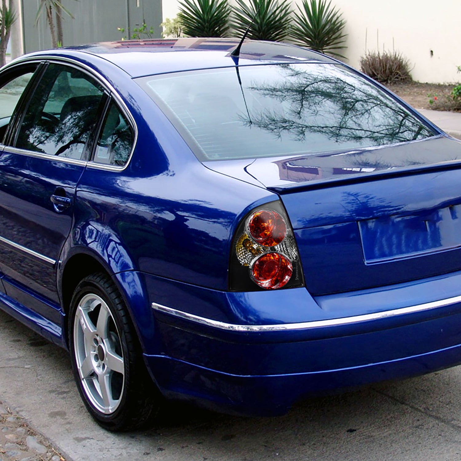 2001-2005 VW Passat Sedan Tail Lights Matte Black Housing/Clear Lens