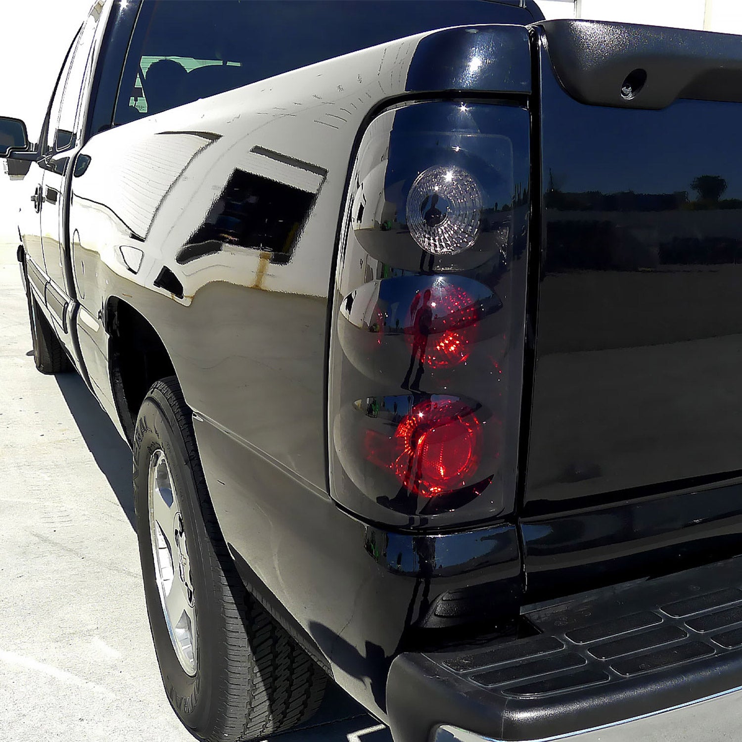 1999-2002 Chevy Silverado/ 1999-2006 GMC Sierra Tail Lights Glossy Black/Smoke