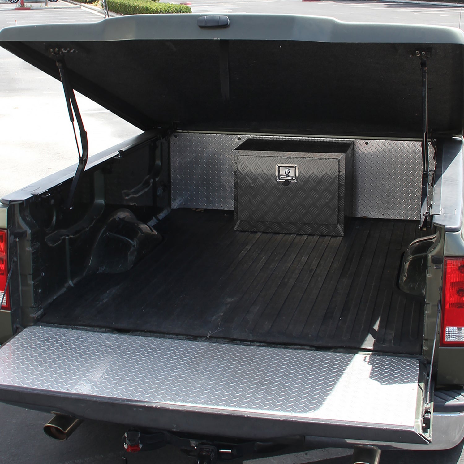 24" Heavy Duty Black Underbody Truck Tool Box w/ T-Handle Latch Lock & Keys