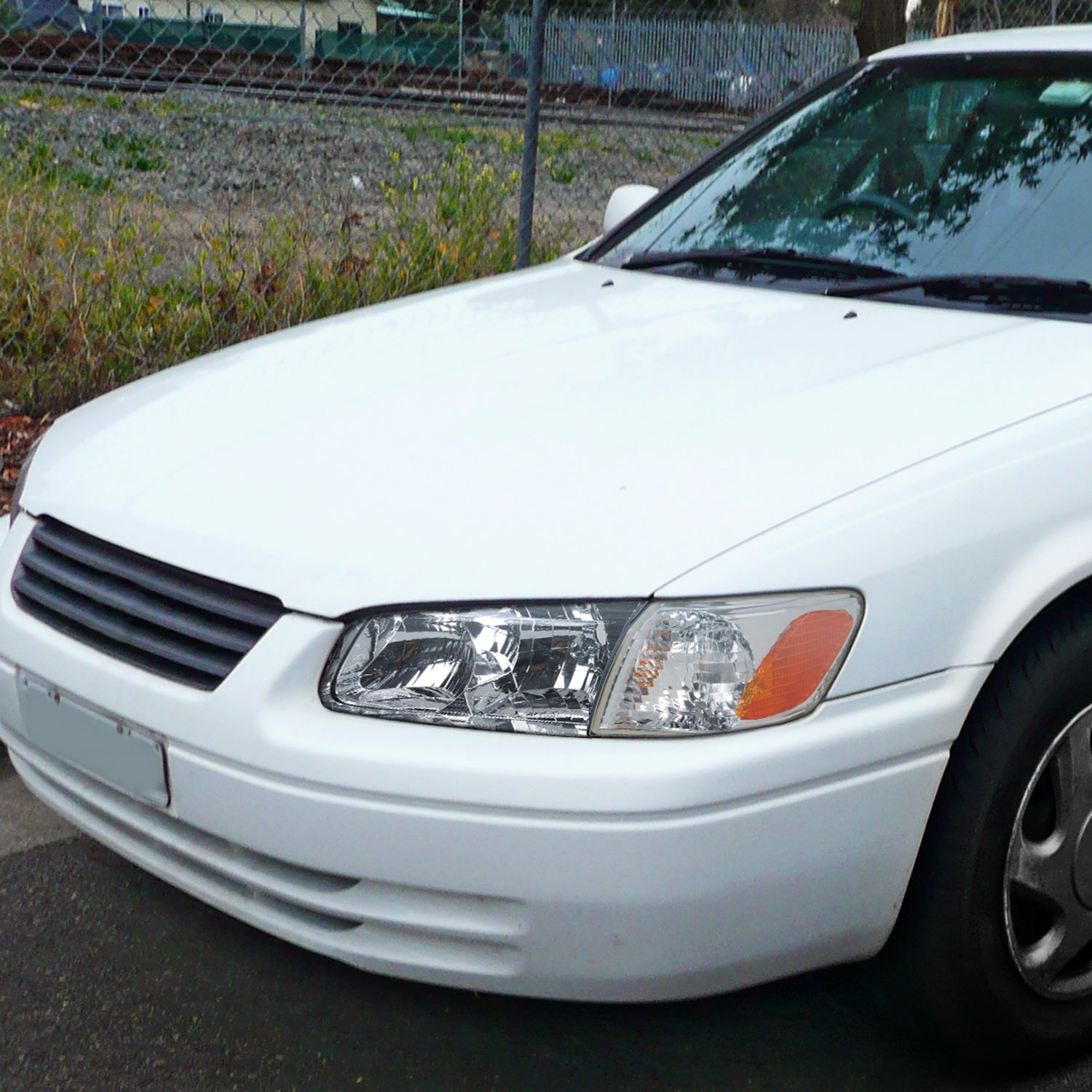 2000-2001 Toyota Camry Factory Headlights w/Amber Reflectors Chrome/Clear