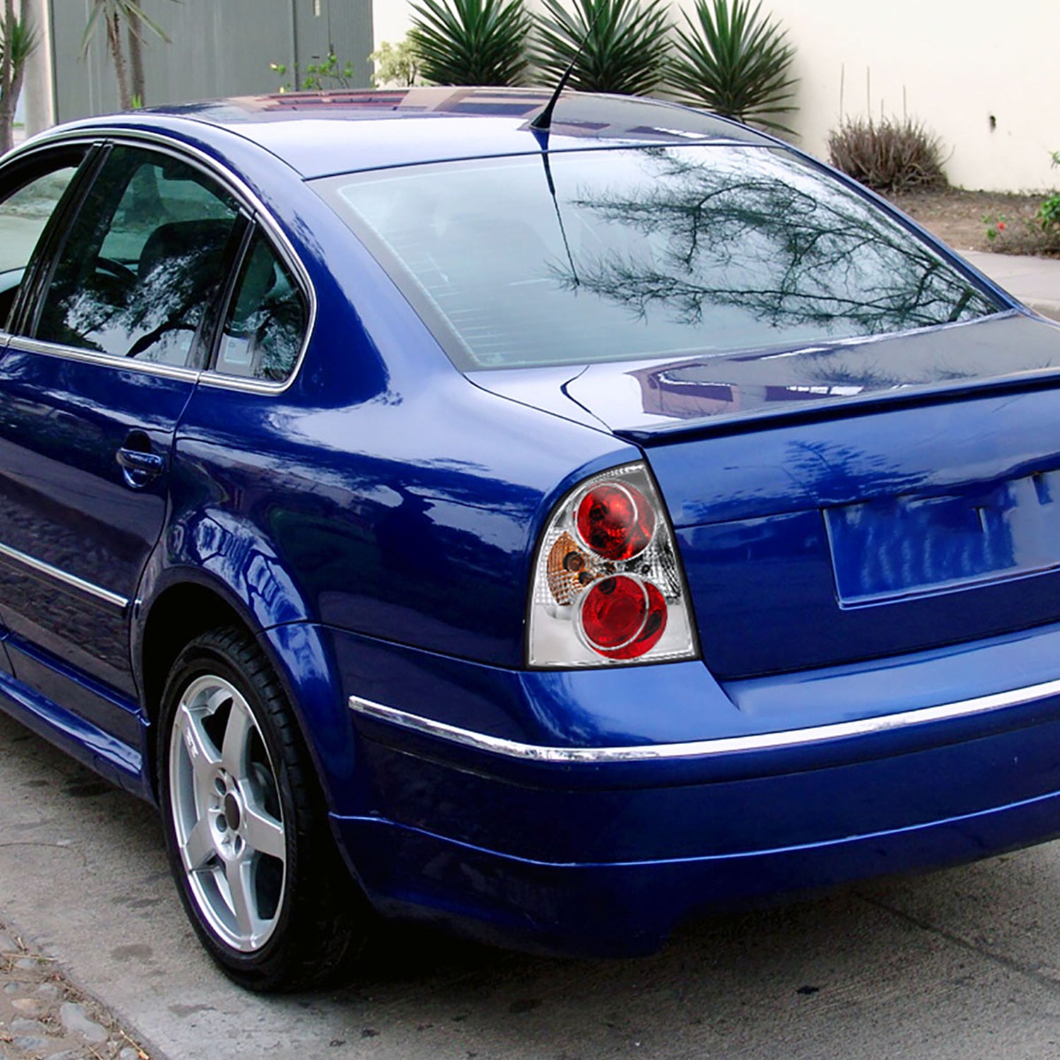 2001-2005 VW Passat Sedan Tail Lights Chrome Housing/Clear Lens