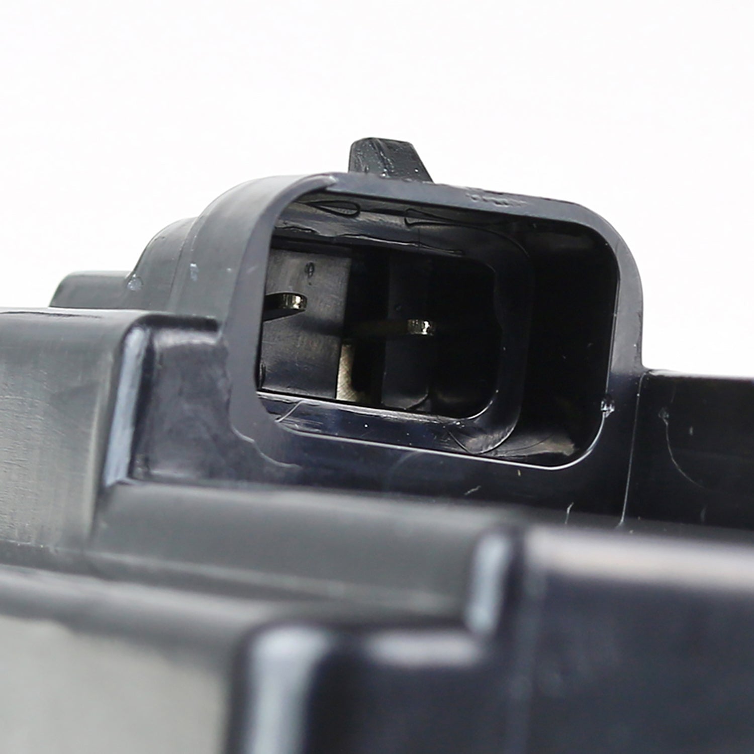 2000-2006 Chevy Suburban/Tahoe/Yukon/Yukon XL LED 3rd Brake Light Chrome/Clear