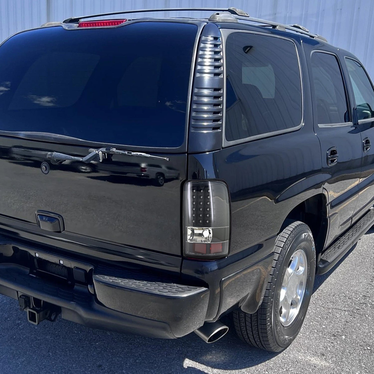 2000-2006 Chevy Suburban/Tahoe/Yukon/Yukon XL LED Tail Lights Matt Black/Clear