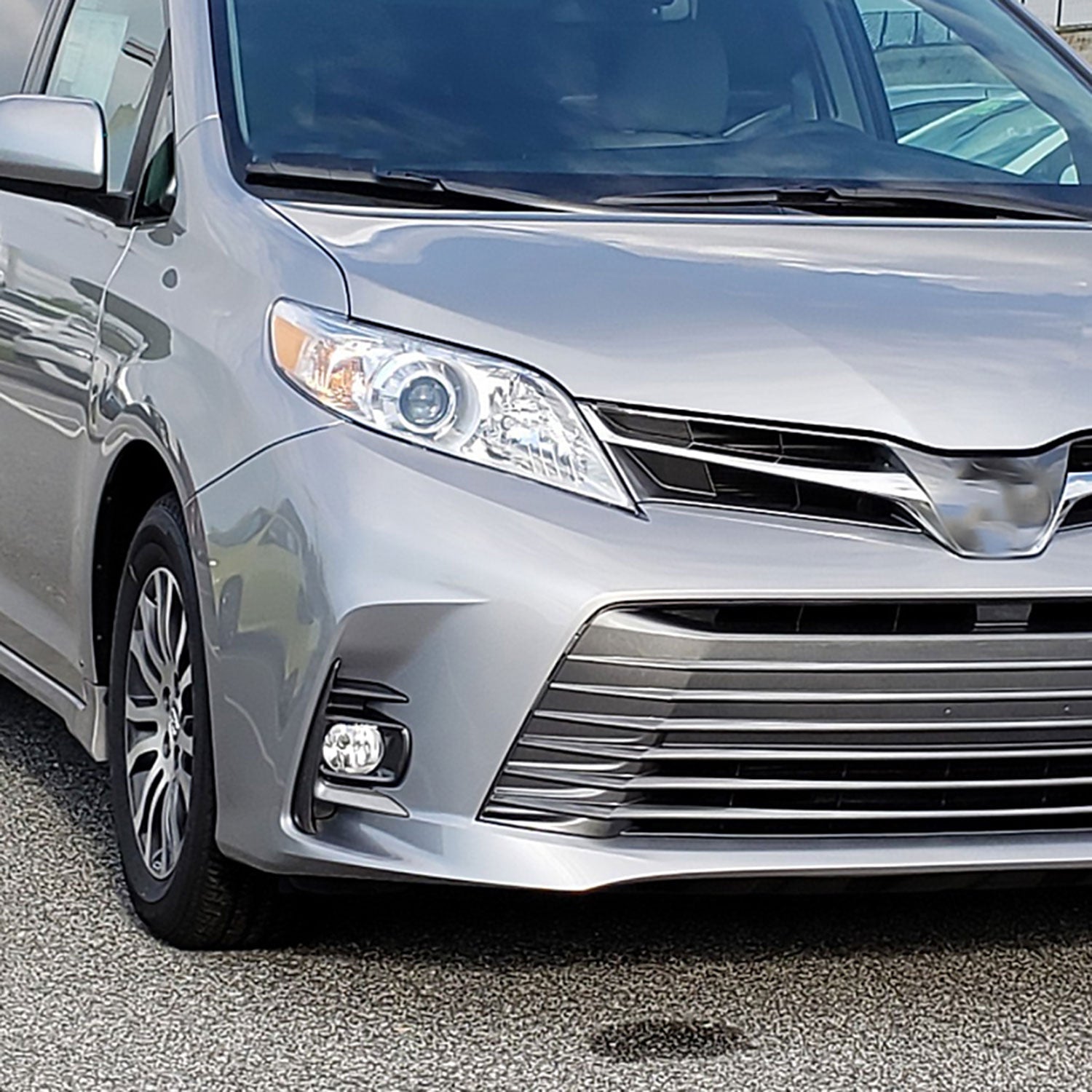 2018-2019 Toyota Sienna 12V/55W H11 Fog Lights Kit Chrome Housing/Clear Lens