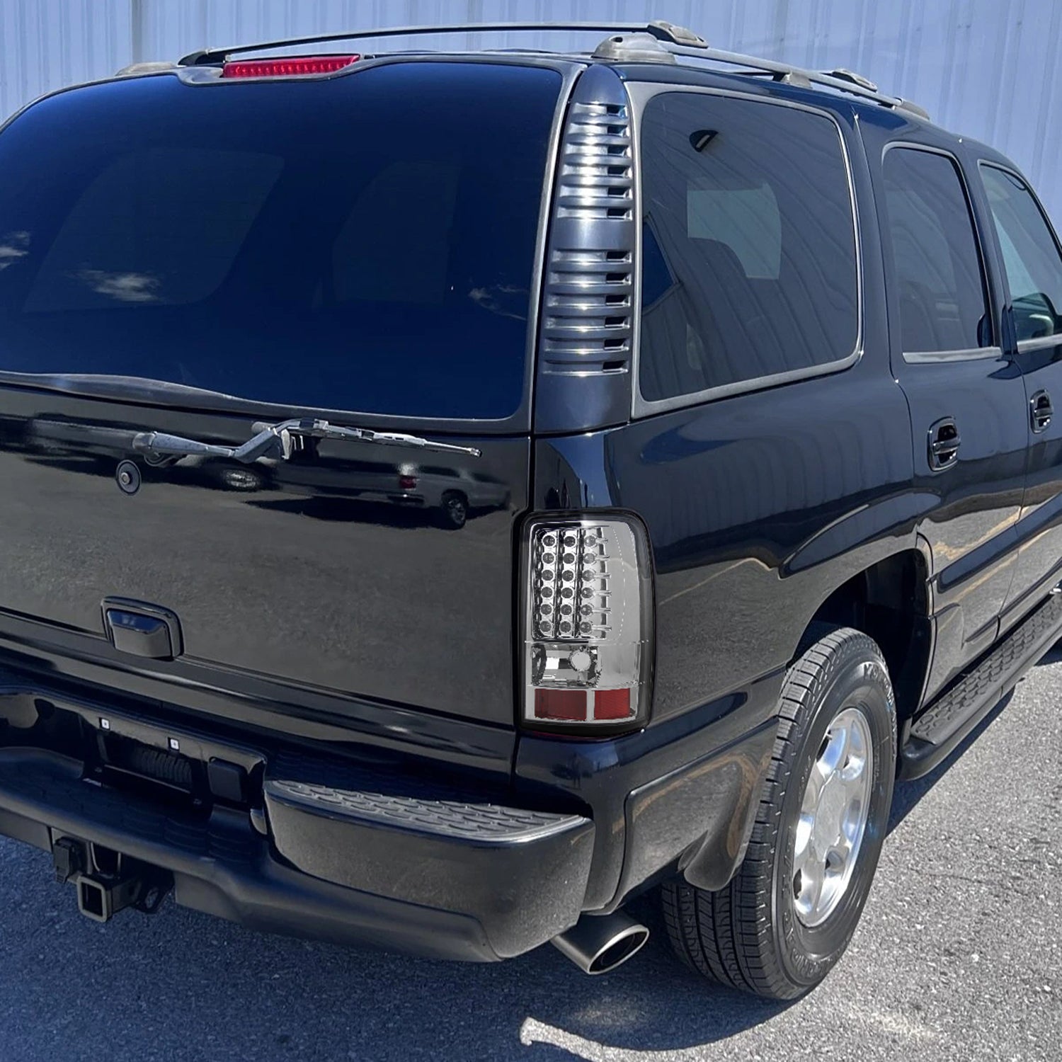 2000-2006 Chevy Suburban/Tahoe GMC Yukon/Yukon XL LED Tail Lights Chrome/Clear