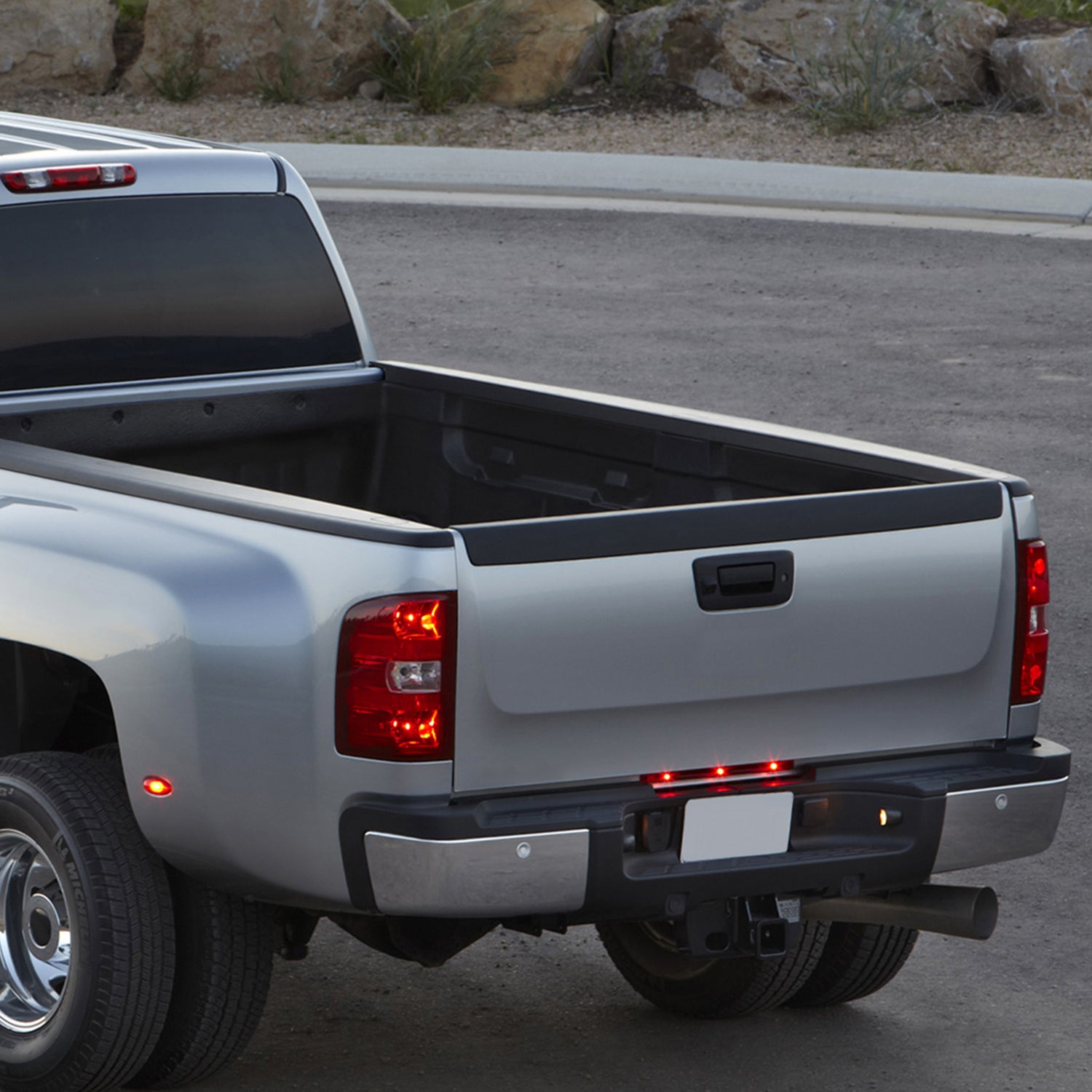 2007-2014 Chevy Silverado/GMC Sierra 2500/3500 Black ABS OE Tailgate Cap Cover