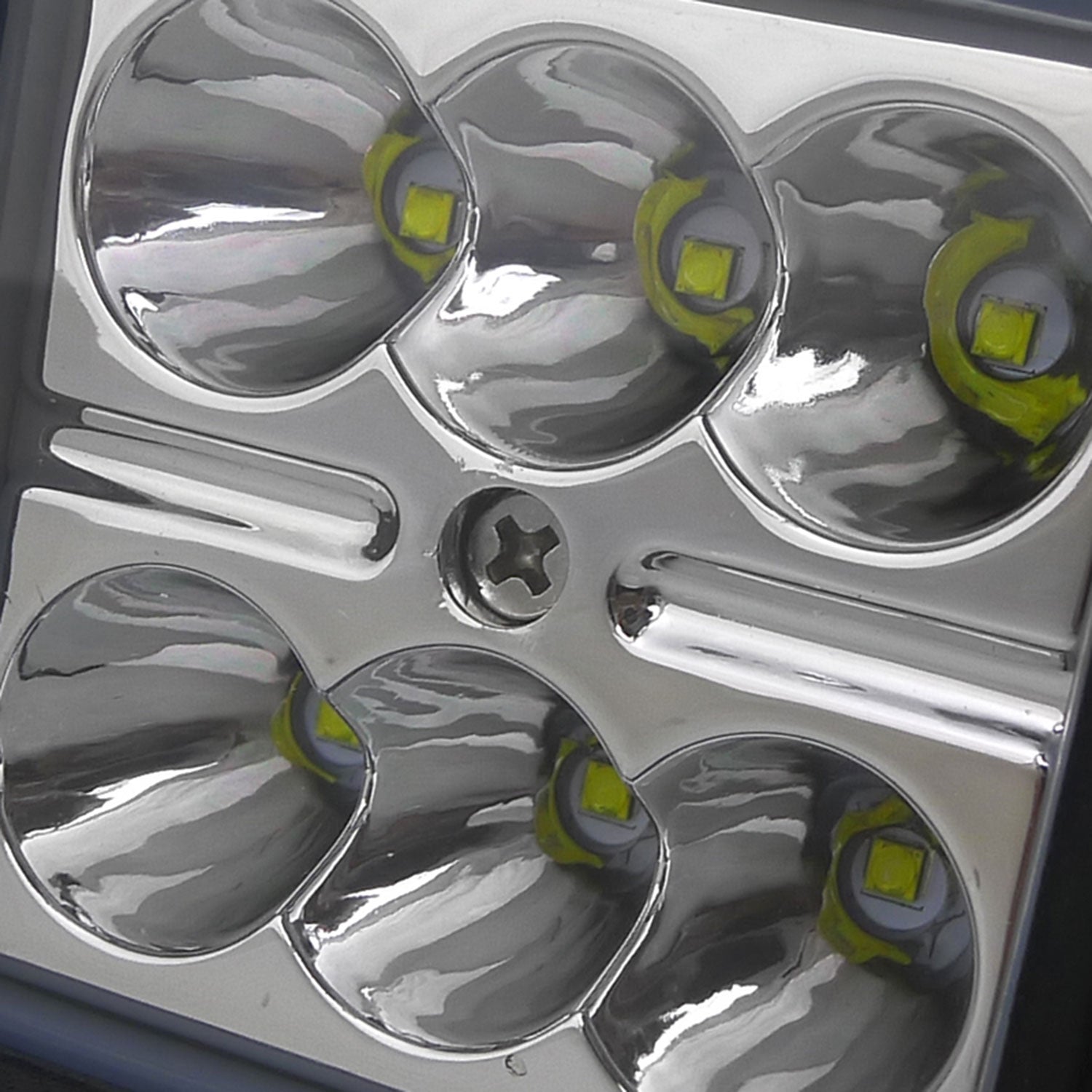 Universal Off Road 6000K Spot Beam 18W 6-LED Cub Fog Light Mounting Bracket