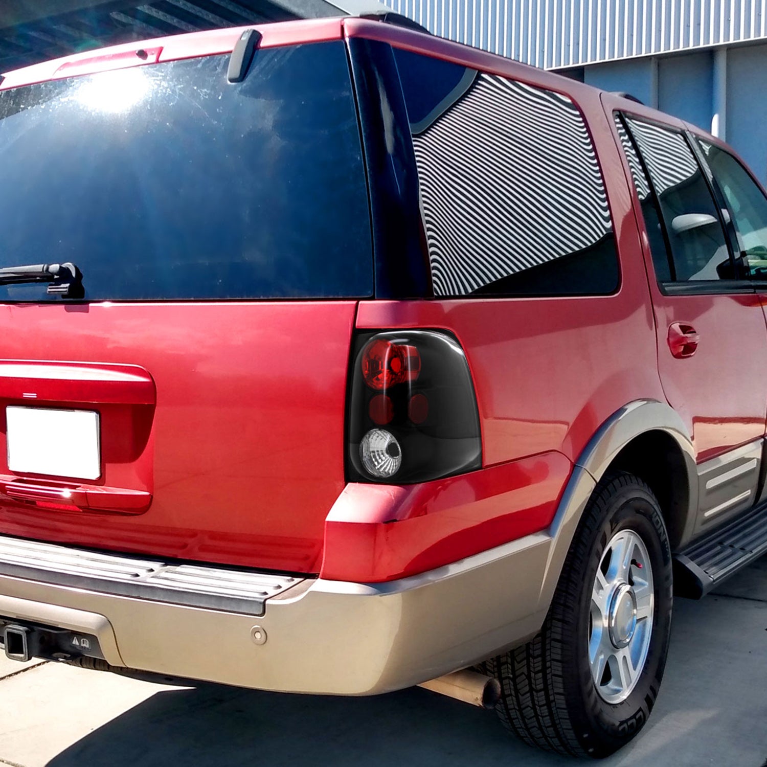 2003-2006 Ford Expedition Tail Lights Matte Black Housing/Clear Lens