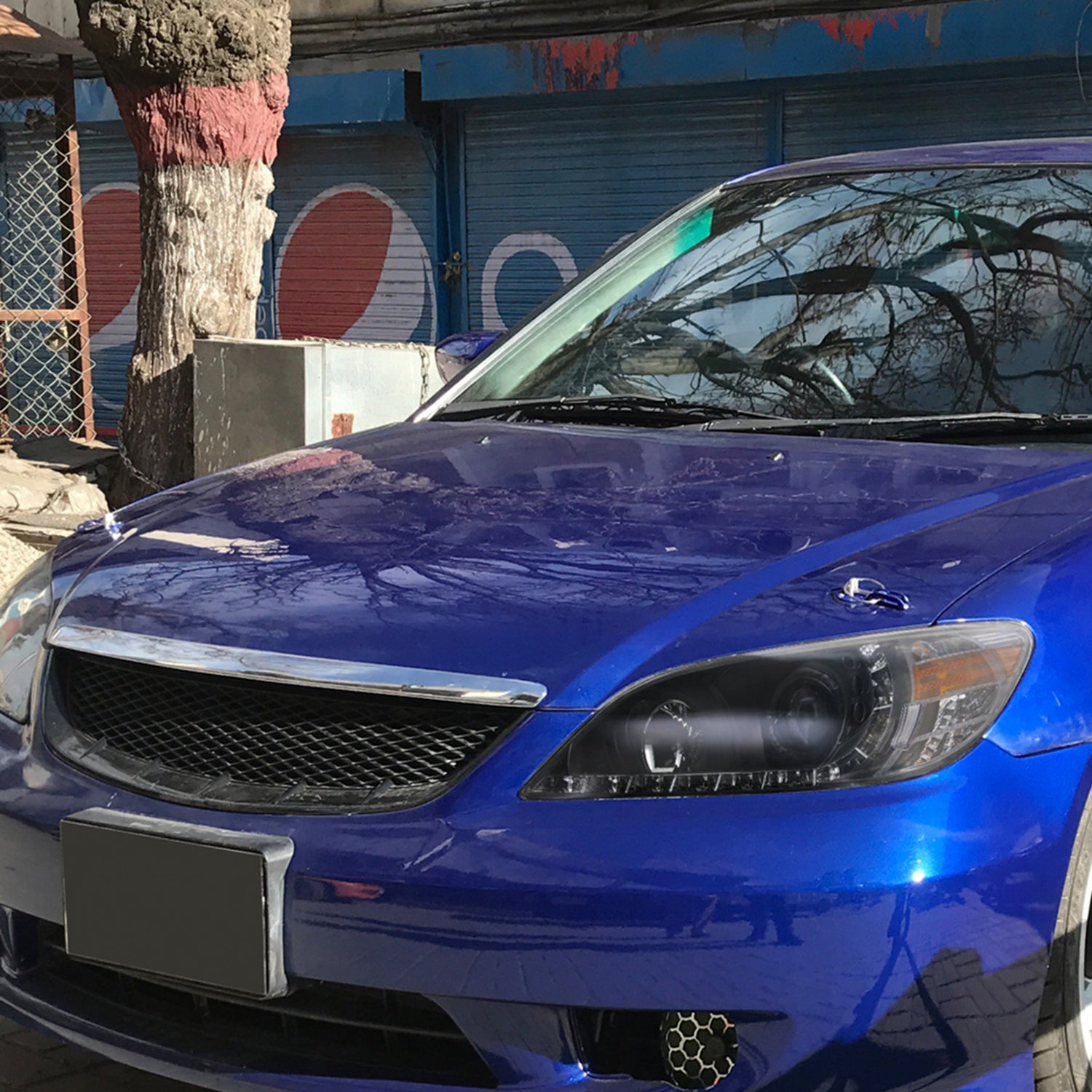 2004-2005 Honda Civic Projector Headlights R8 LED Light Strip Matt Black/Clear