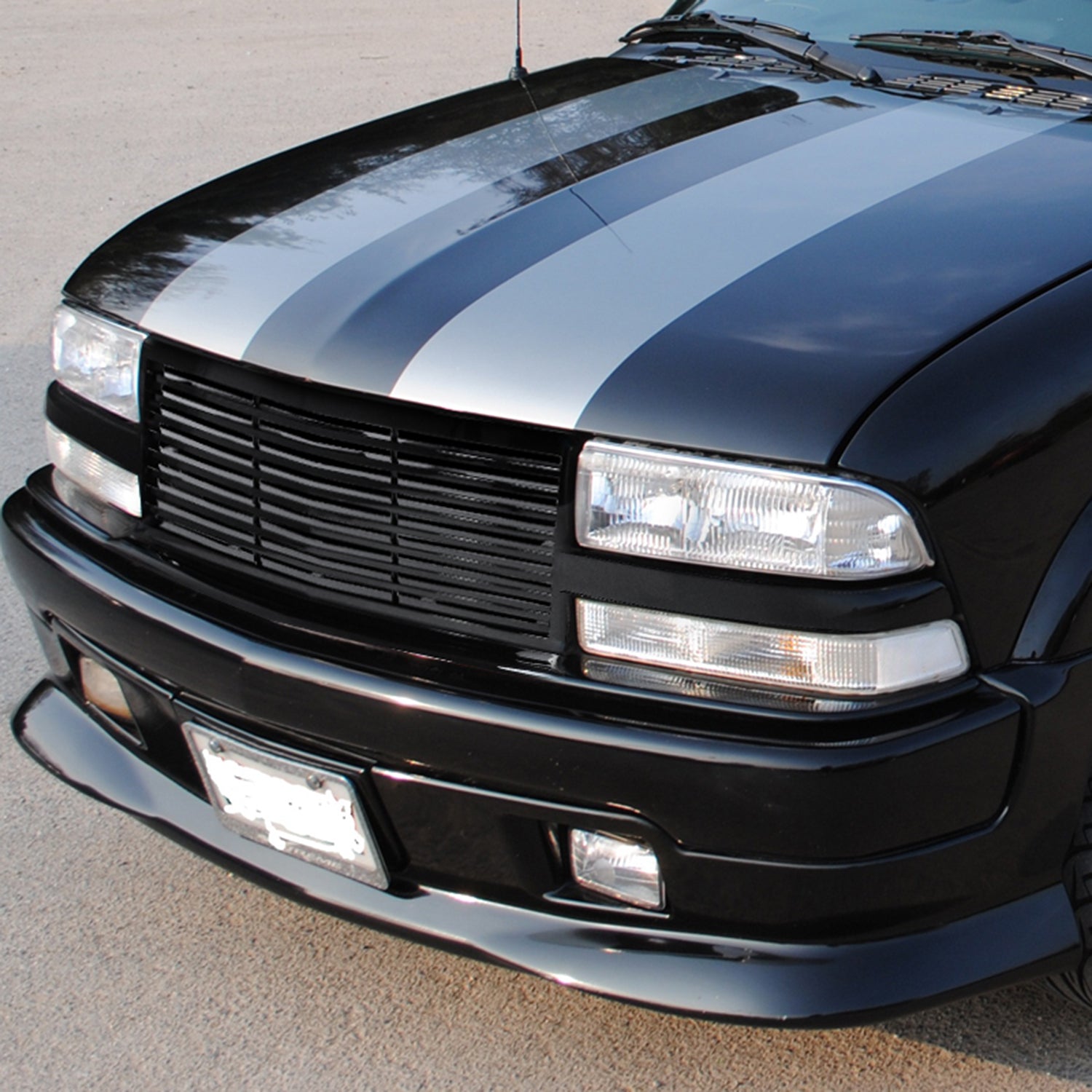 1998-2004 Chevrolet S10/Blazer Glossy Black ABS Mesh Grille