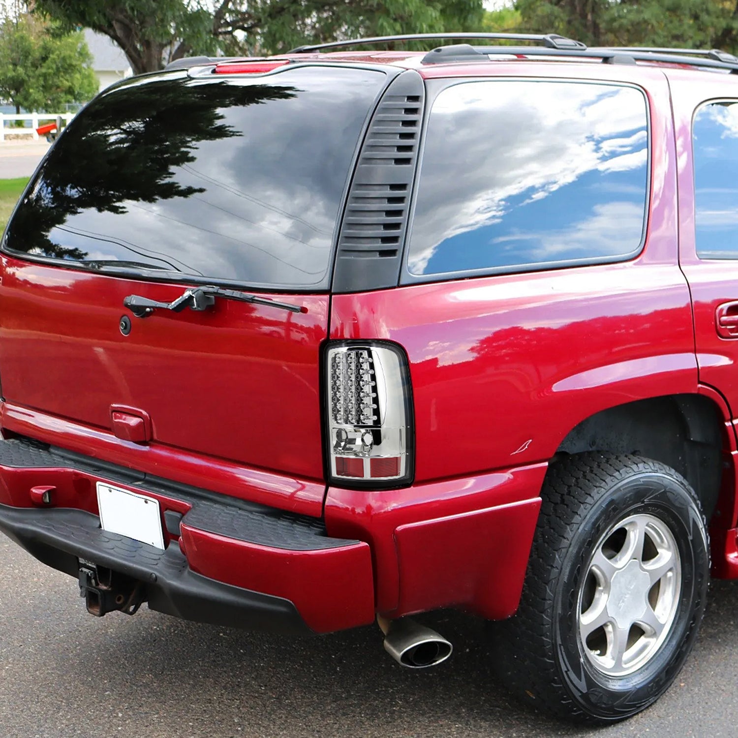 2000-2006 Chevy Suburban/Tahoe GMC Yukon/Yukon XL LED Tail Lights Chrome/Clear