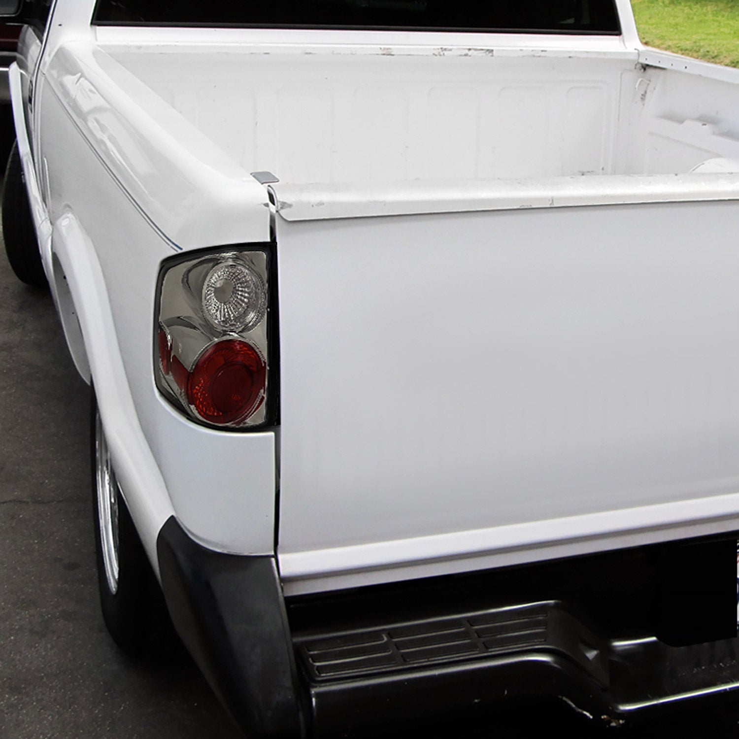 1994-2004 Chevy S10/ GMC Sonoma/ Isuzu Hombre Tail Lights Chrome/Smoke Lens