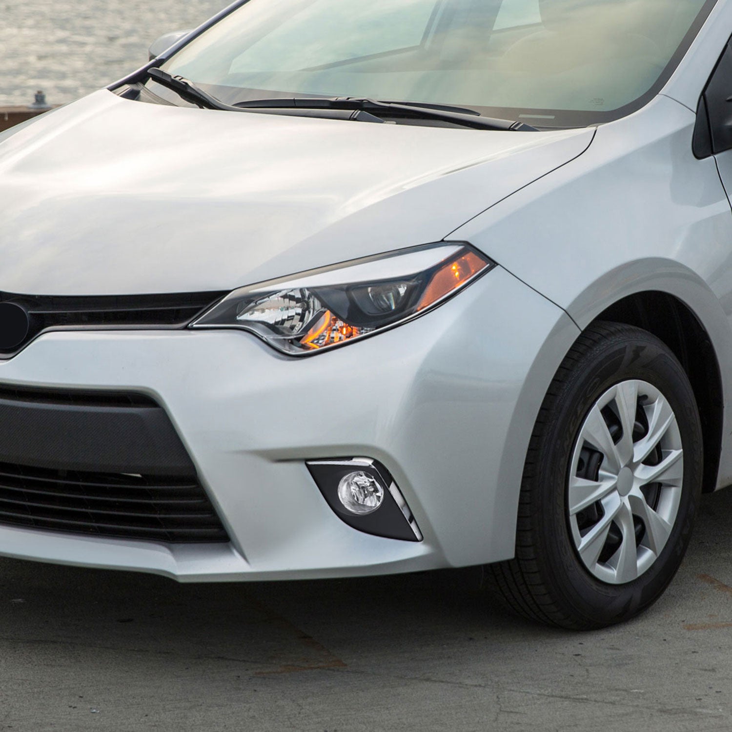 2014-2016 Toyota Corolla H16 Silver Bezel Fog Lights Kit Chrome/Clear Lens