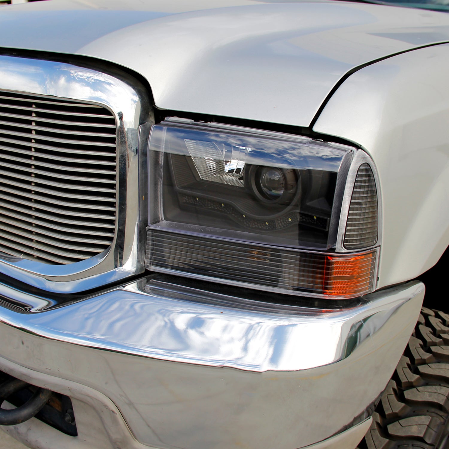 1999-2004 Ford F-250/350/450/550/Excursion Projector Headlights LED Black