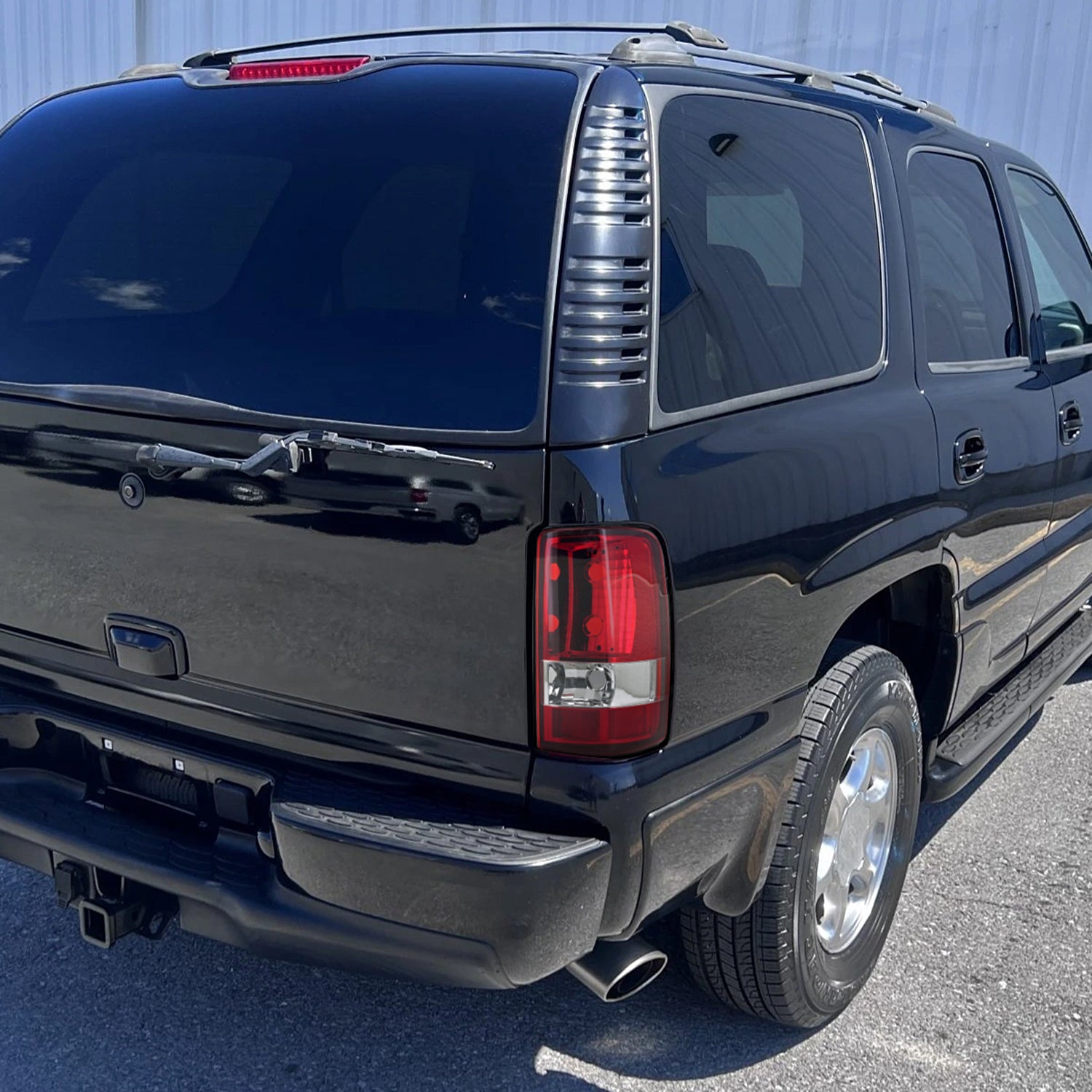 2000-2006 Chevy Suburban/Tahoe GMC Yukon/Yukon XL Tail Lights Chrome/Red Clear
