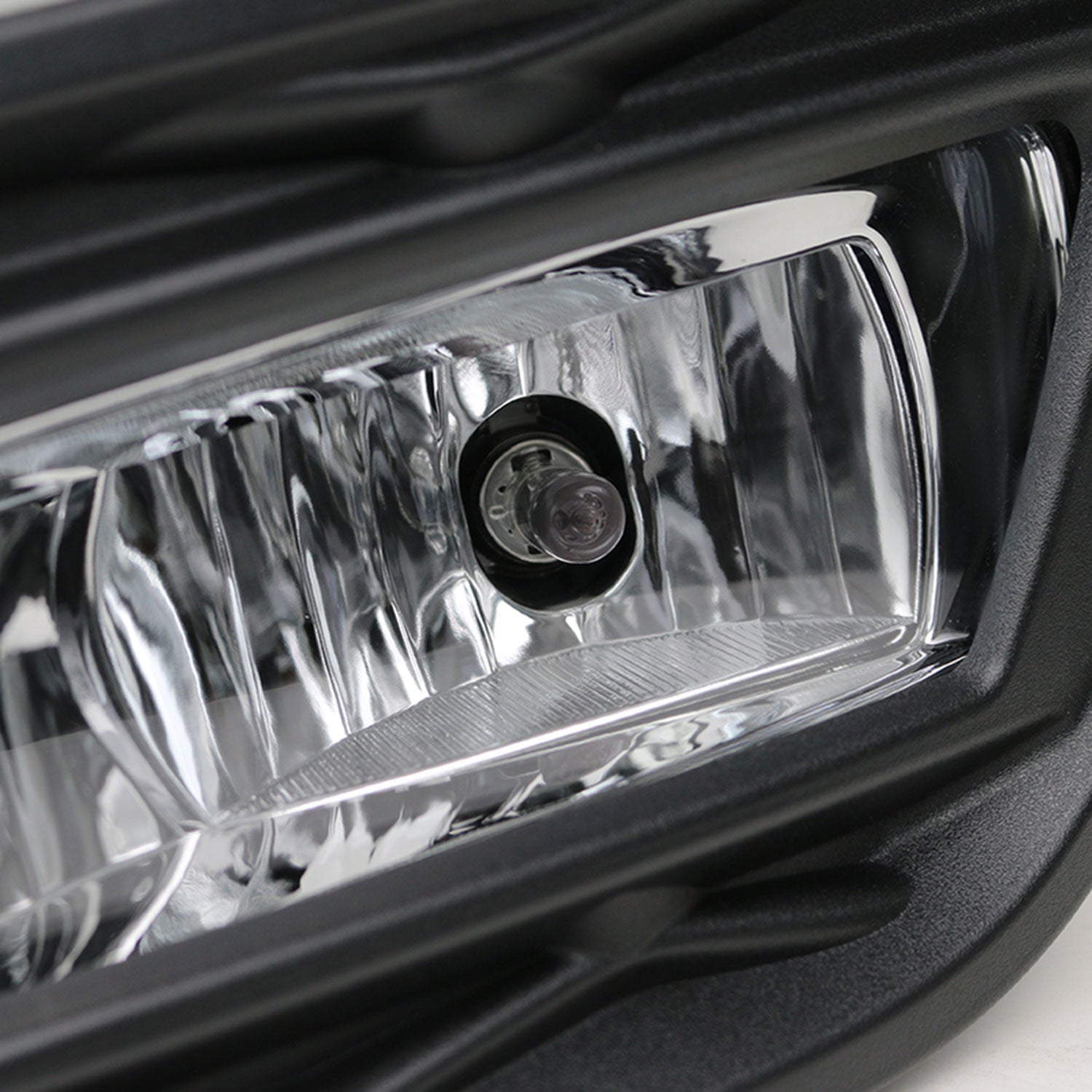 2015-2017 Ford Focus 12V/35W H8 Fog Lights Chrome Housing/Clear Lens