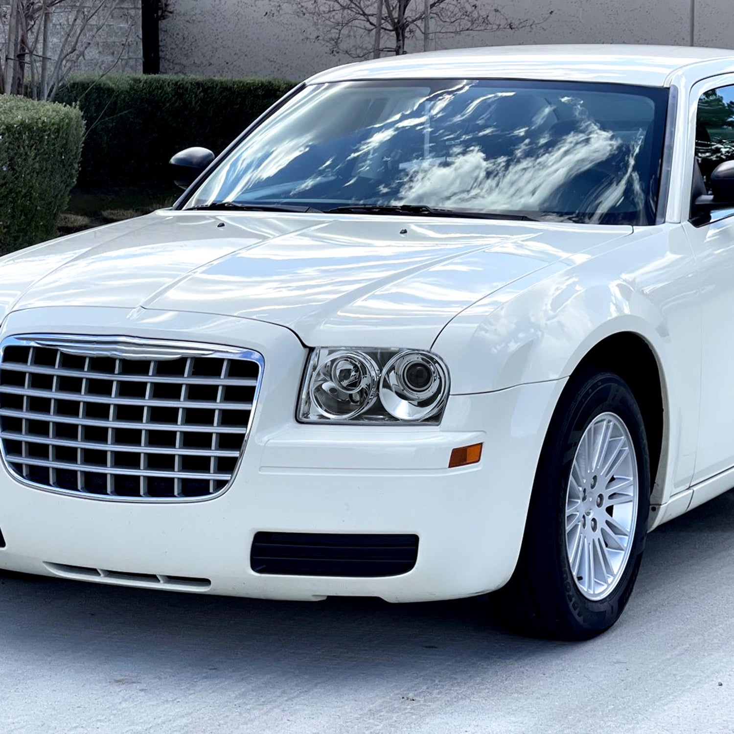 2005-2010 Chrysler 300 Base/LX/Touring Projector Headlights Chrome/Clear Lens