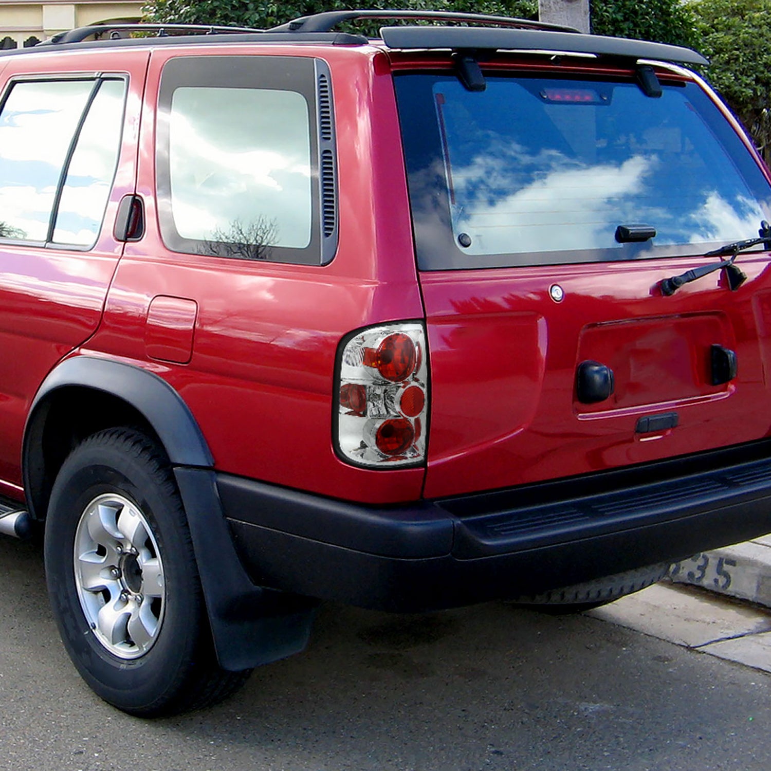 1996-2004 Nisssan Pathfinder/ Infiniti QX4 Tail Lights Chrome/Clear Lens