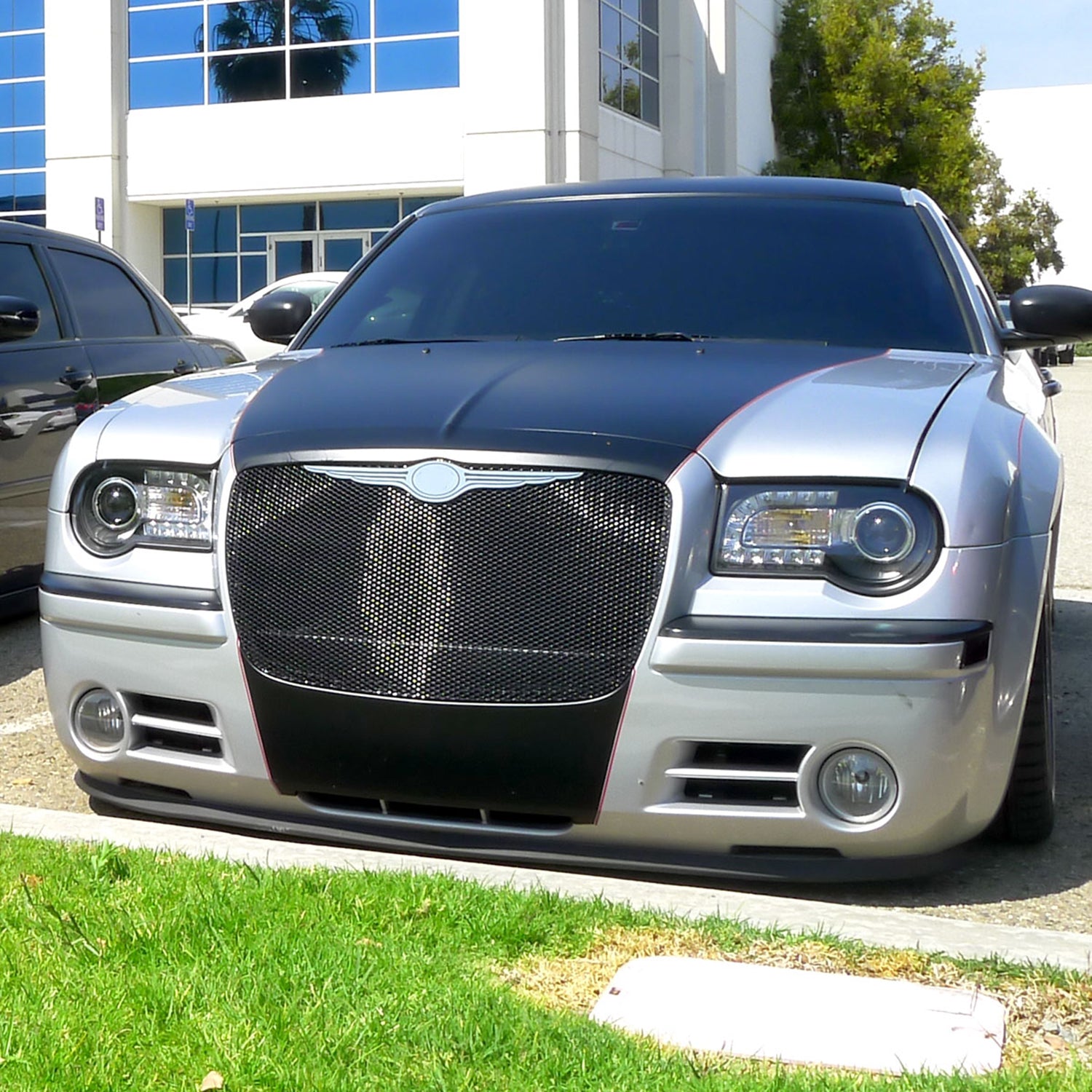 2005-2010 Chrysler 300 Projector Headlights w/LED Light Strip Matt Black/Clear