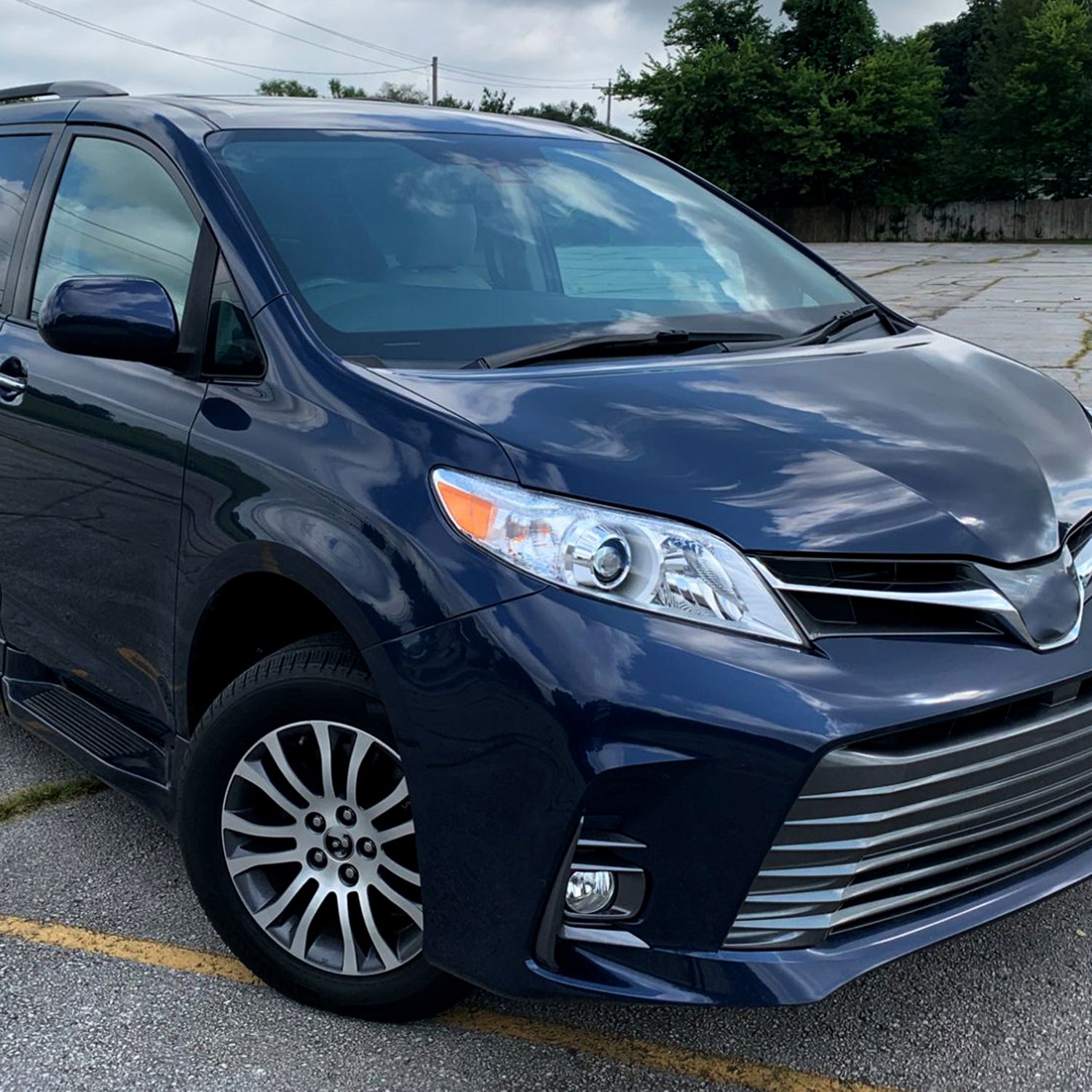 2011-2020 Toyota Sienna Passenger/Right Side Projector Headlights Chrome/Clear