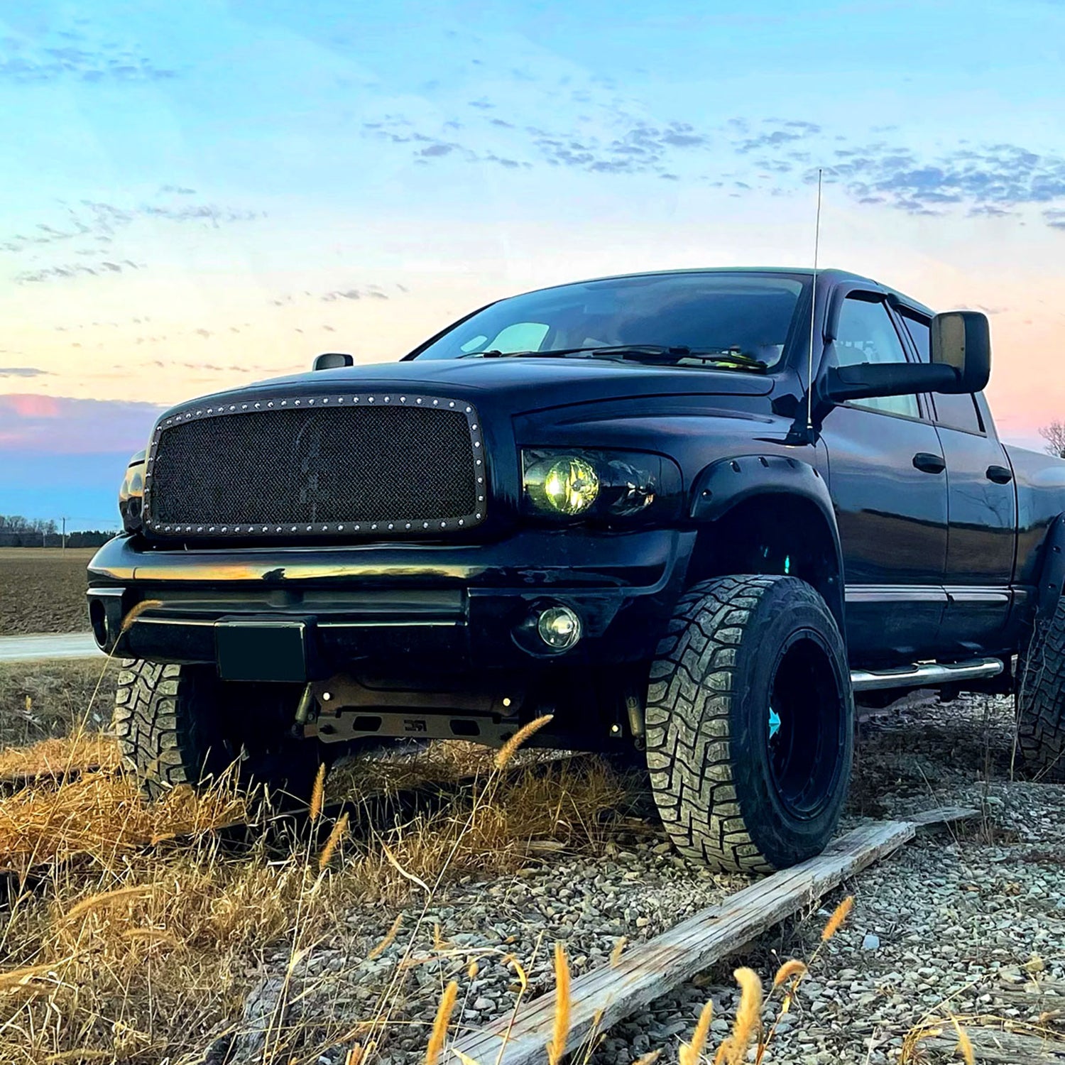 2002-2005 Dodge RAM 1500/ 03-2005 RAM 2500/3500 Glossy Black Mesh Front Grille