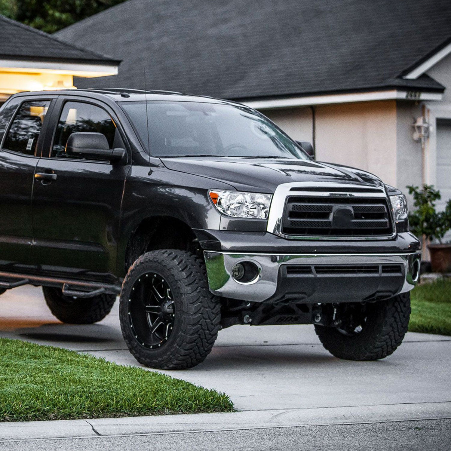 2007-2013 Toyota Tundra/Sequoia H10 Fog Lights Kit Chrome Housing/Smoke Lens