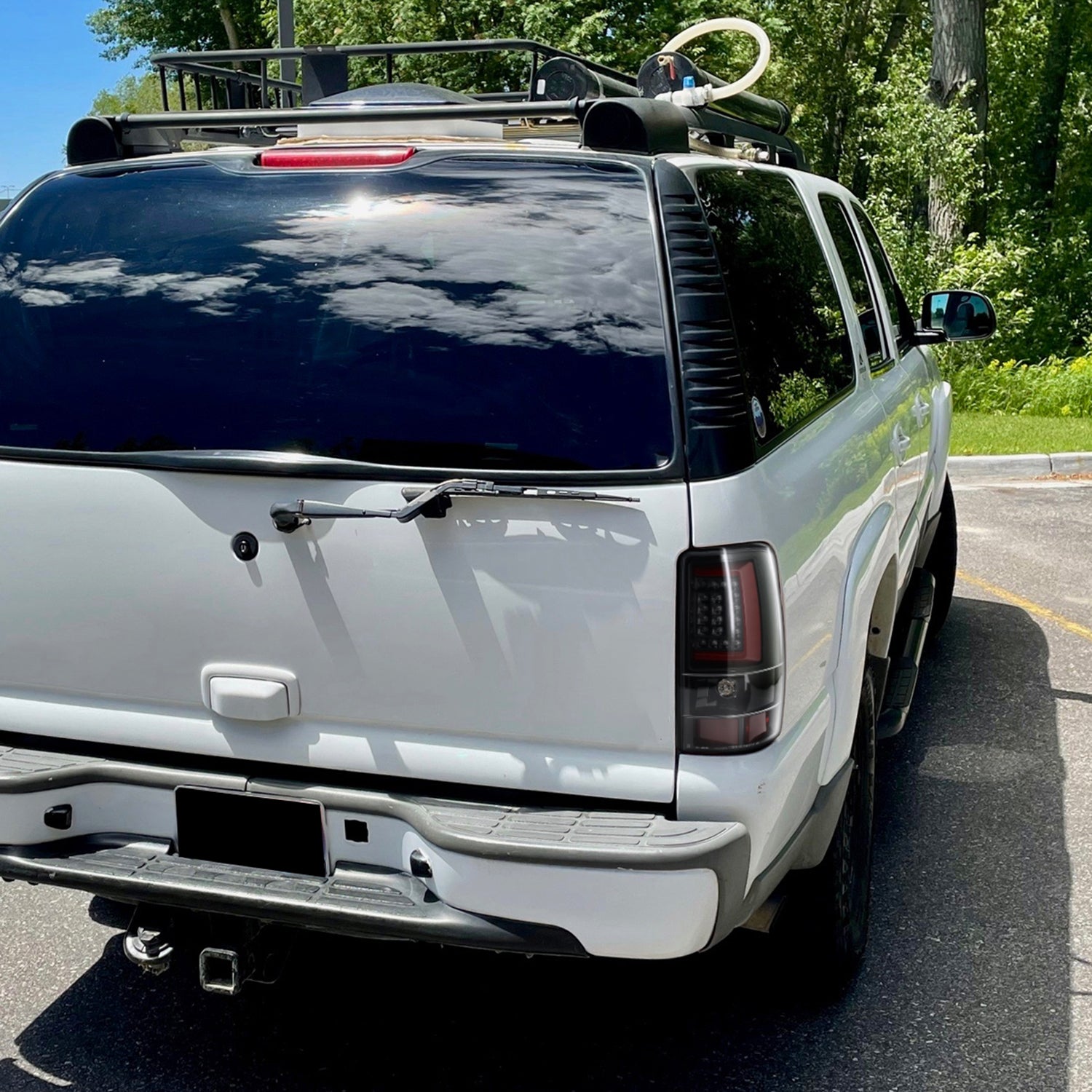 2000-2006 Chevy Suburban/Tahoe/Yukon/Yukon XL LED C Bar Tail Lights Jet Black