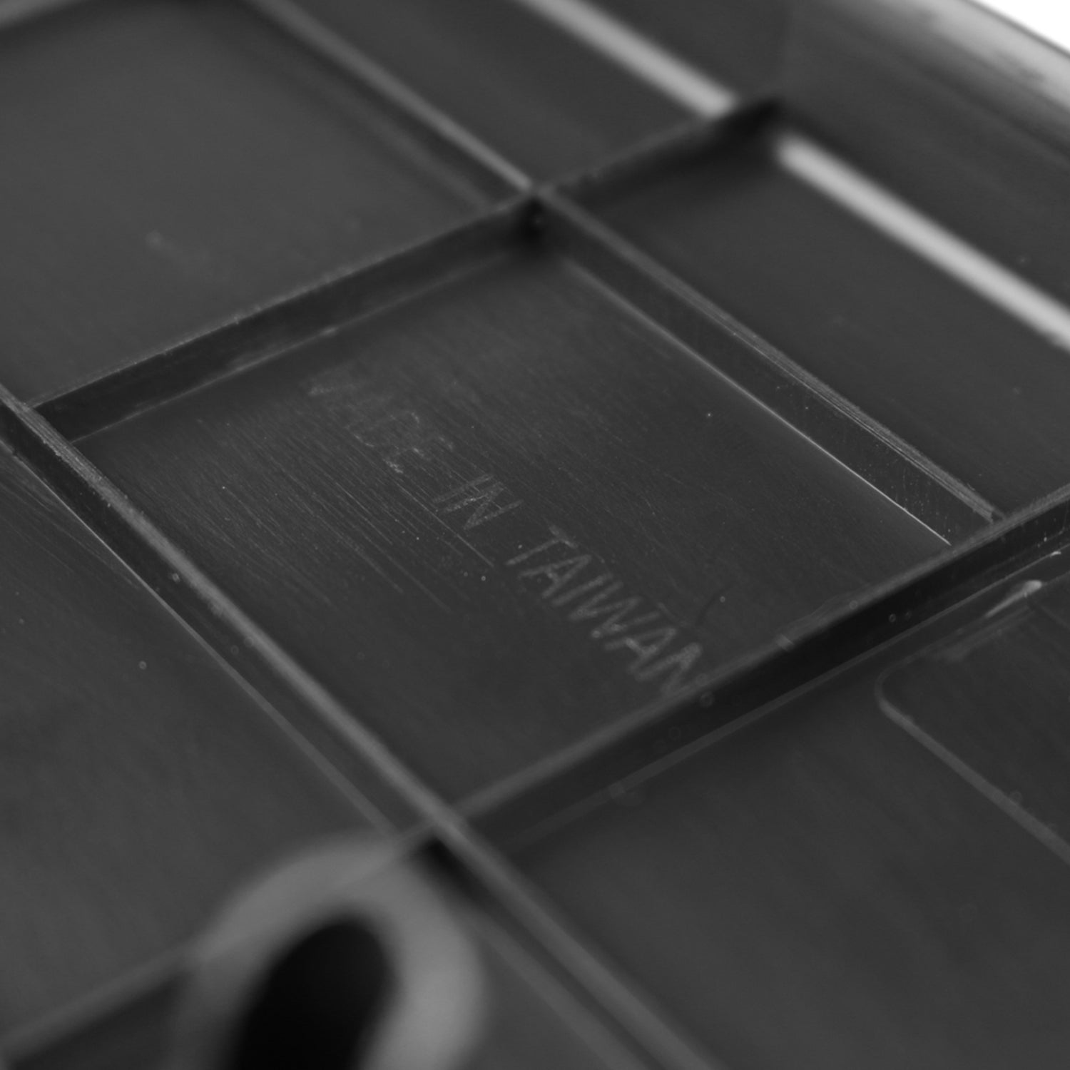 2014-2018 Chevy Silverado/Sierra 1500 2500HD OE Tailgate Cap Protector Cover