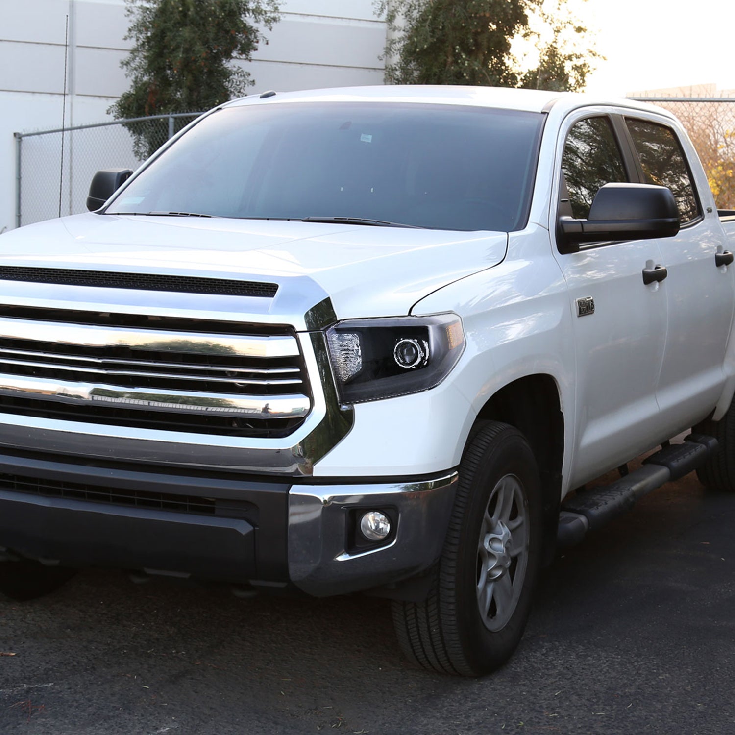 2014-2021 Toyota Tundra Retro Style V2 Projector Headlights Matte Black/Clear