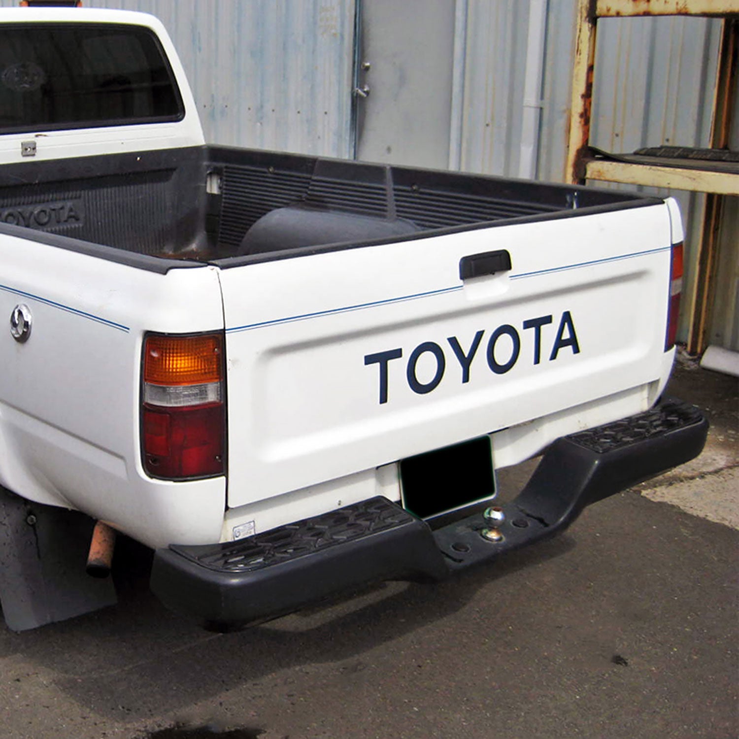 1989-1995 Toyota Pickup 2/4WD Black Stainless Steel Rear Step Bumper