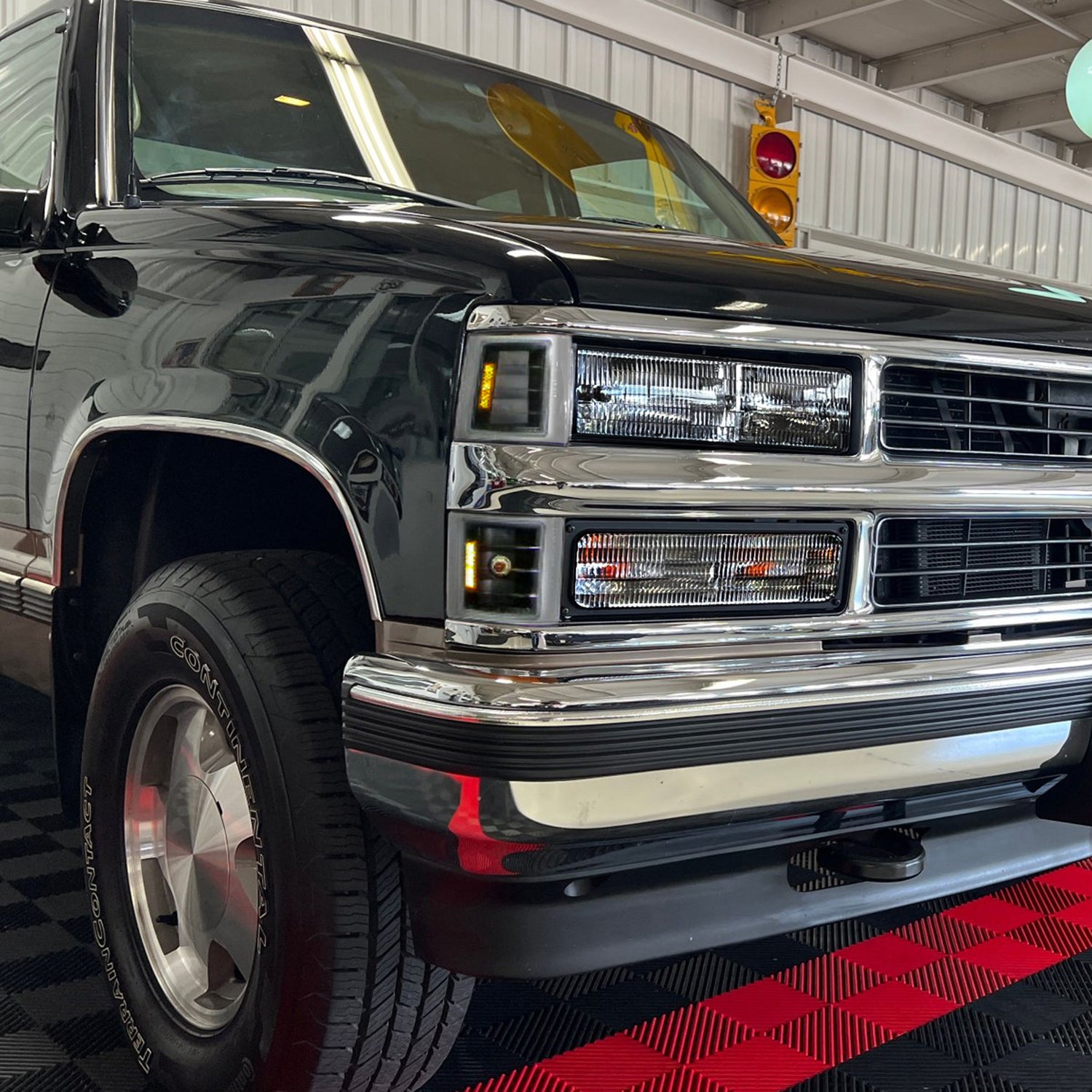 1994-1998 Chevy C/K Silverado/Tahoe Corner Lights Matte Black/Clear Lens