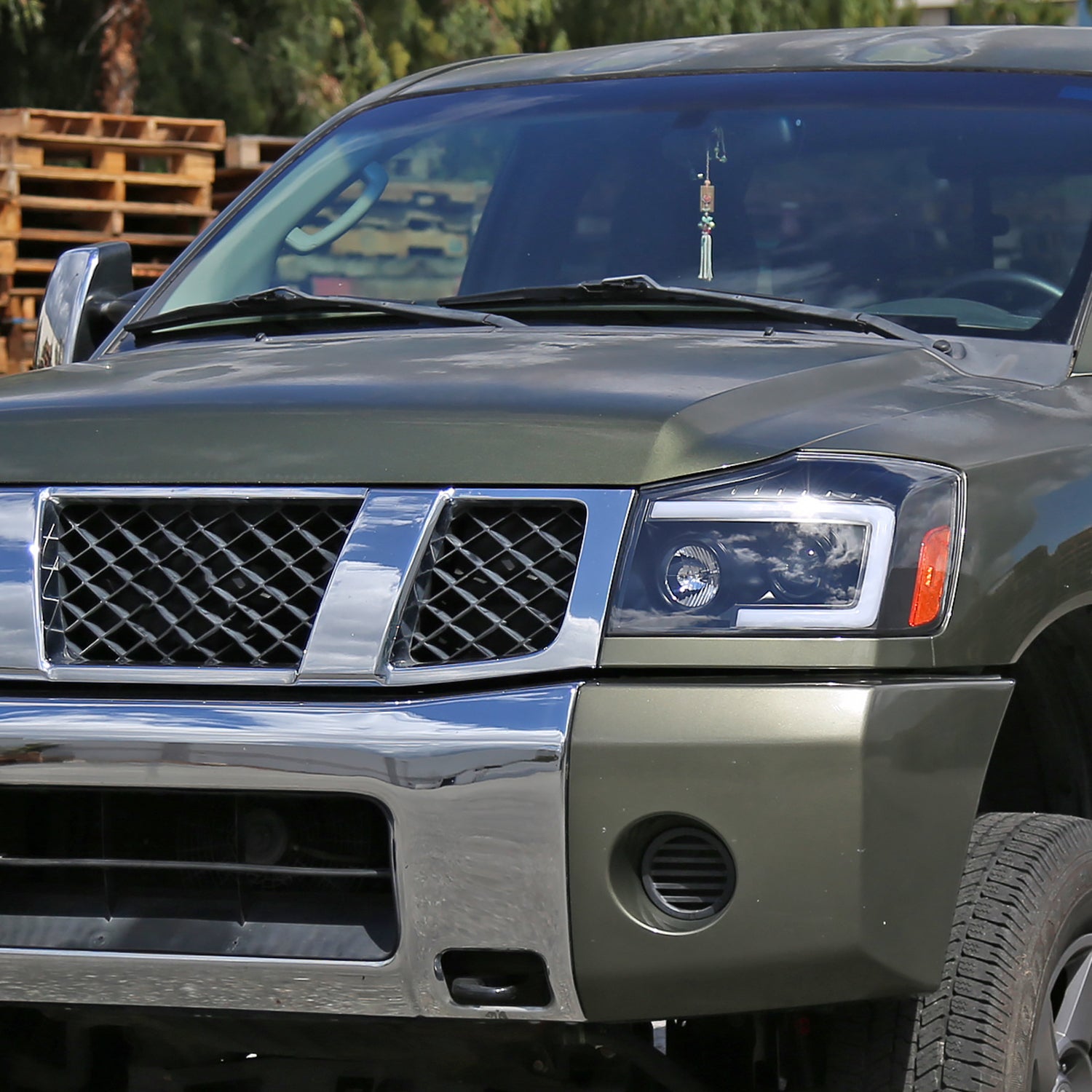 2004-2015 Nissan Titan / 04-2007 Armada LED C-Bar Headlights Signal Black