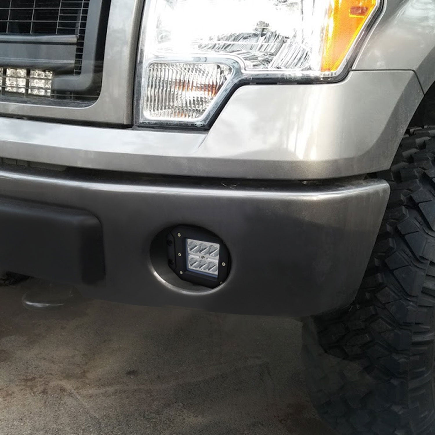 Universal Off Road 6000K Spot Beam 18W 6-LED Cub Fog Light Mounting Bracket