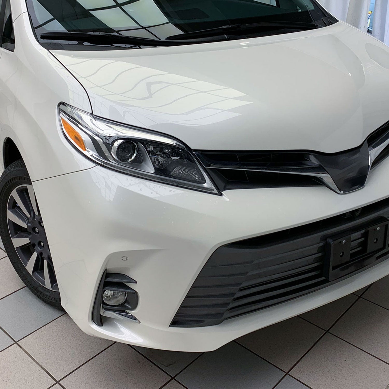 2018-2019 Toyota Sienna 12V/55W H11 Fog Lights Kit - HZ Chrome/Clear Lens