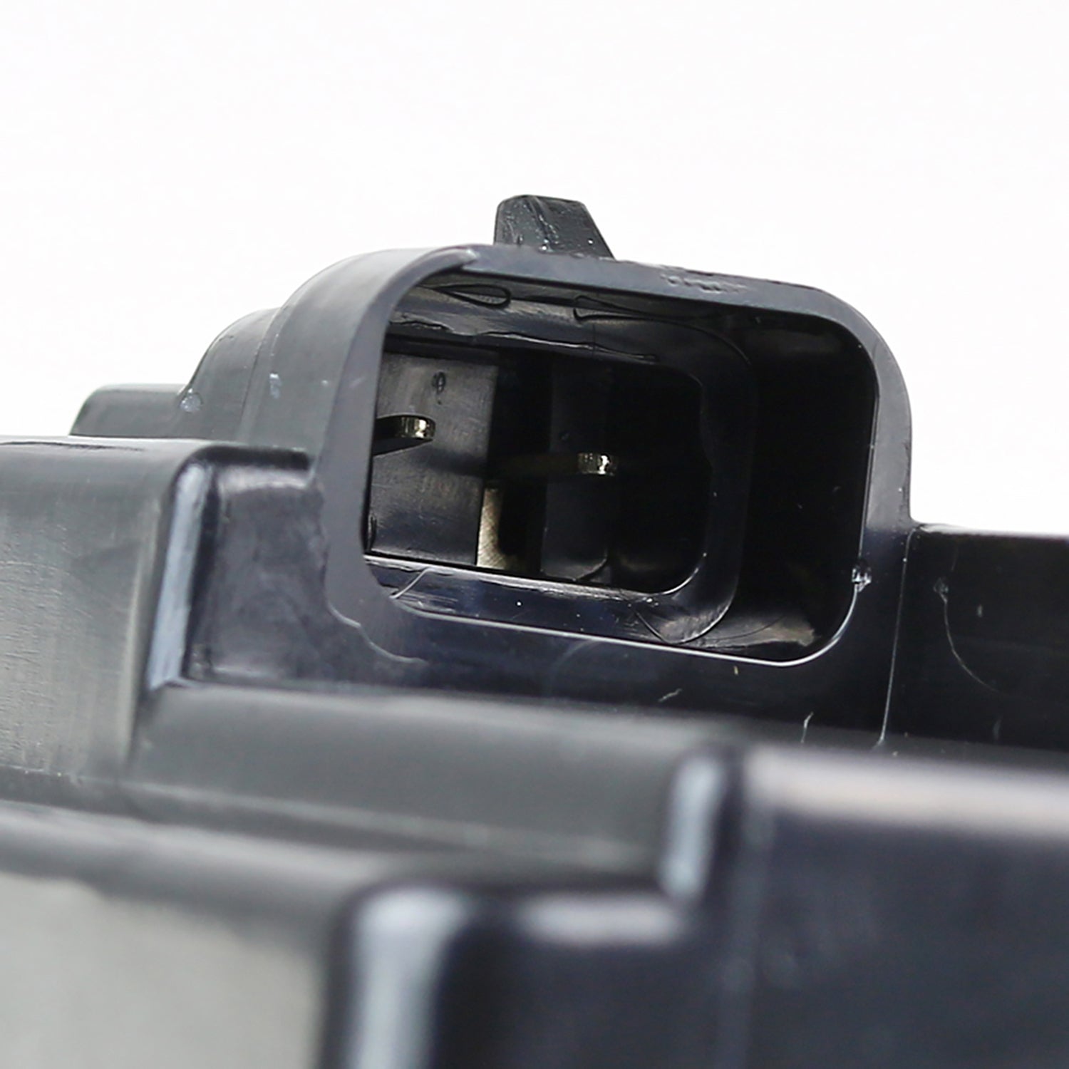 2000-2006 Chevy Suburban/Tahoe/Yukon/Yukon XL LED 3rd Brake Light Chrome/Red