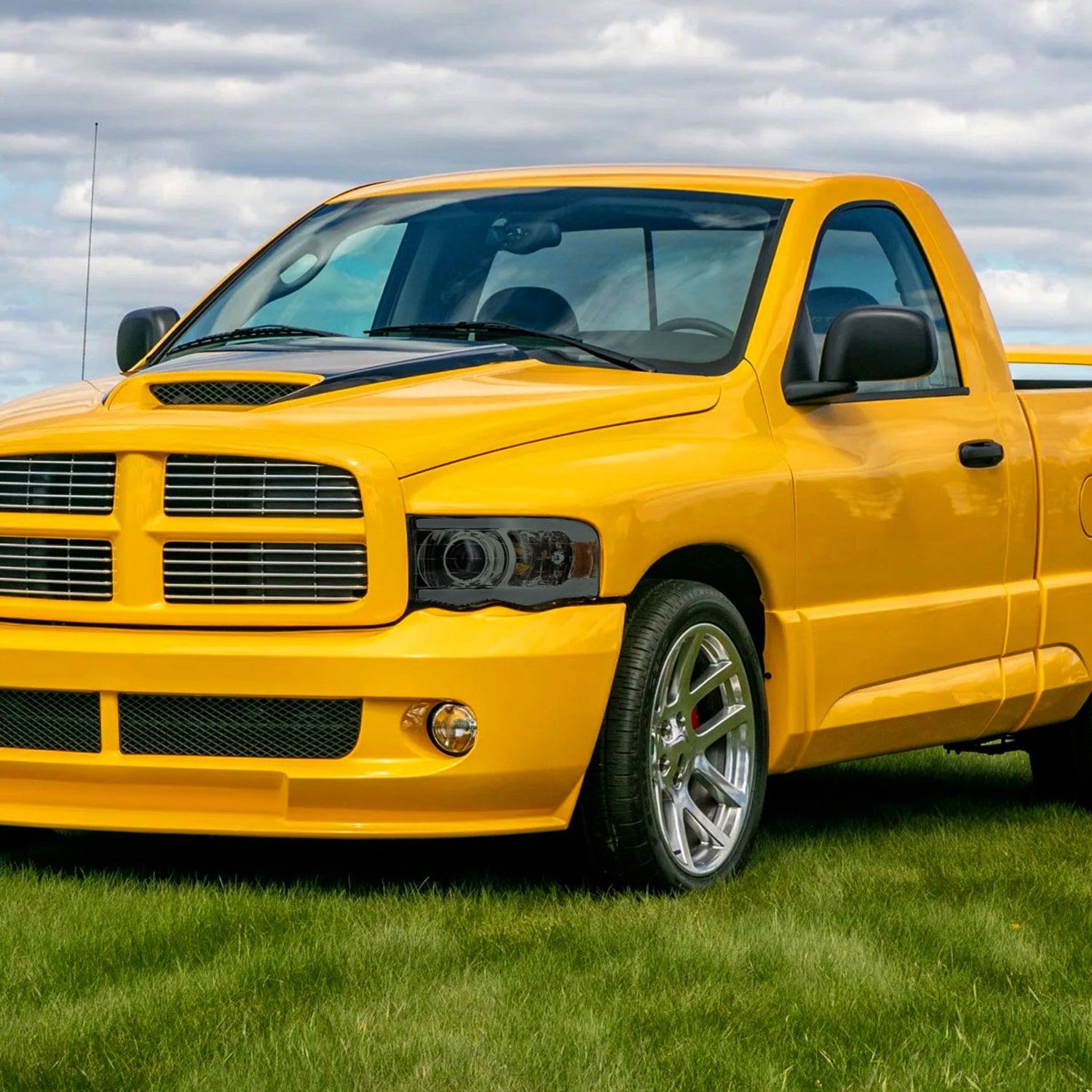 2002-2005 Dodge Ram 1500 / RAM 2500 / 3500 LED Tube H7 Headlights Chrome