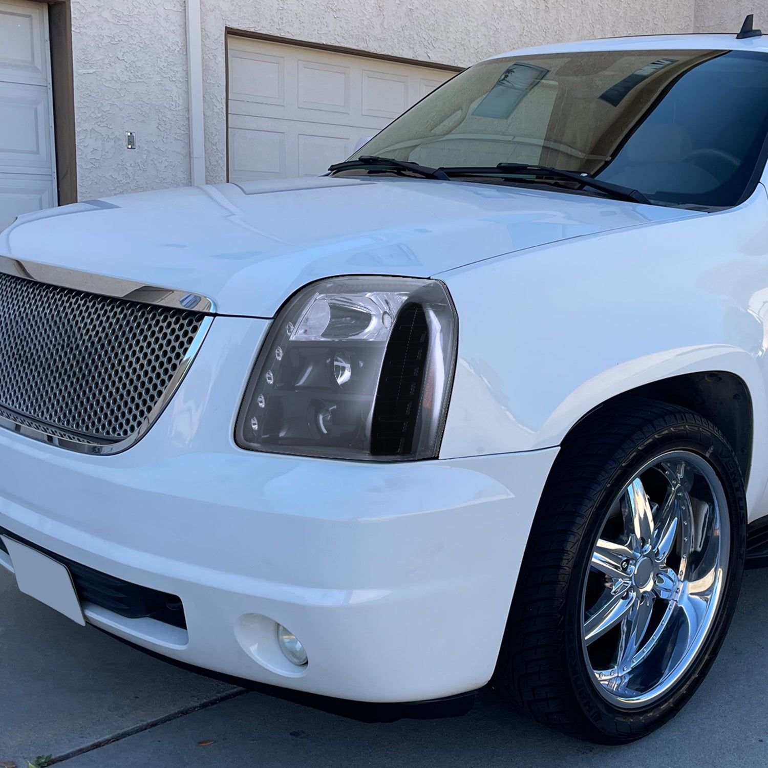 2007-2014 GMC Yukon/Yukon XL Projector Headlights Glossy Black/Smoke Lens