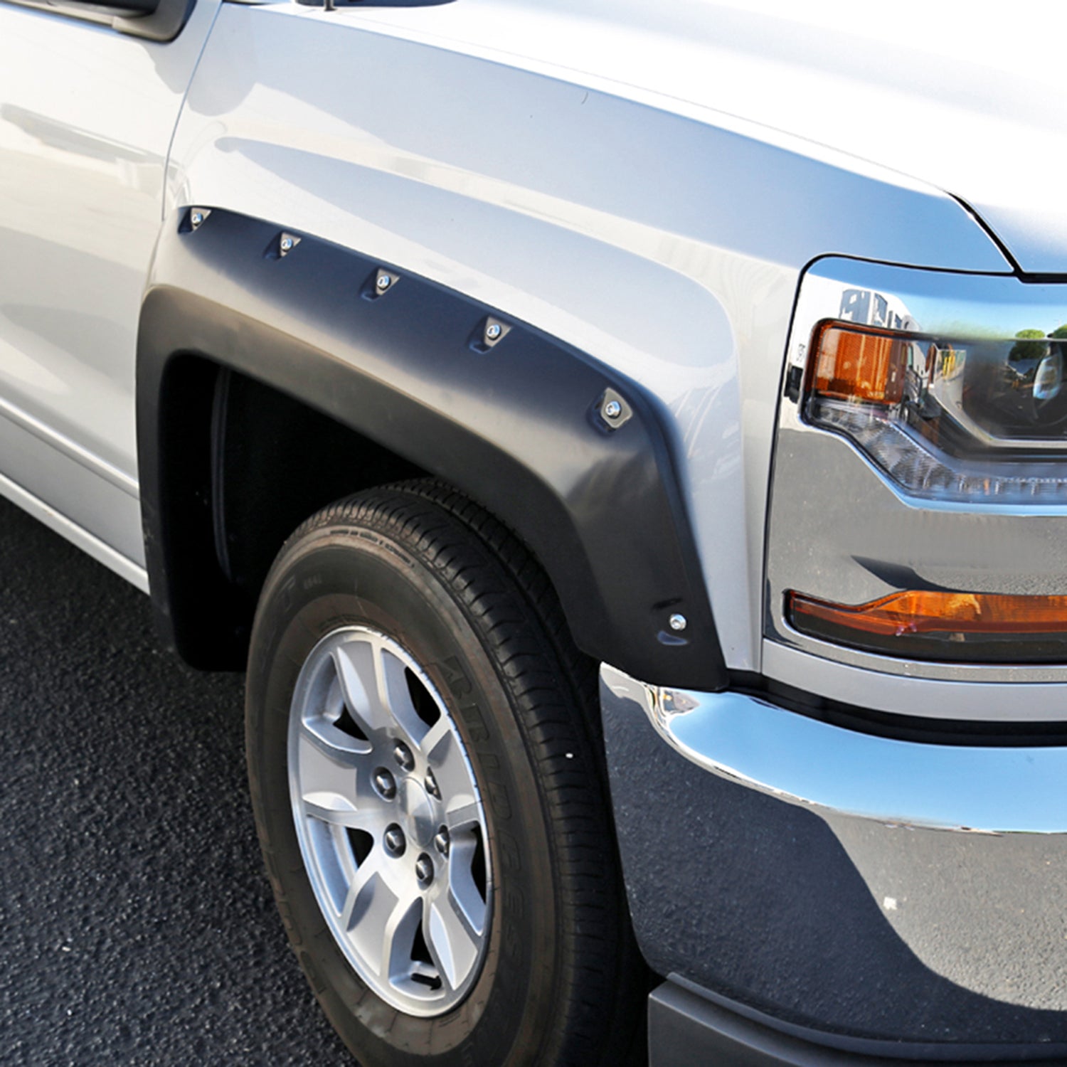 2014-2018 Chevy Silverado 2500HD/3500HD Short Bed Smooth Rivet Fender Flares