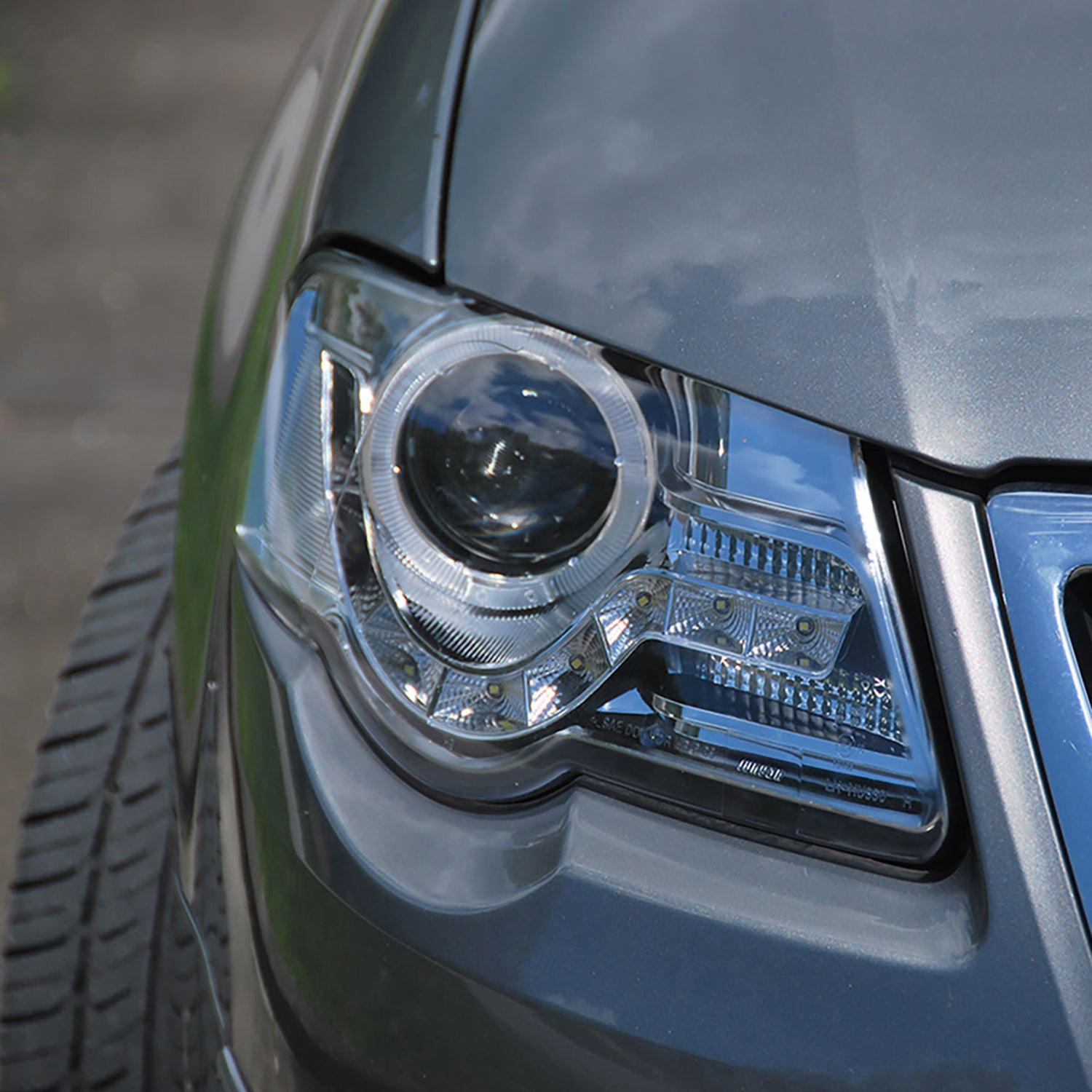 2006-2010 VW Passat Halo Projector Headlights R8 LED Light Strip Chrome