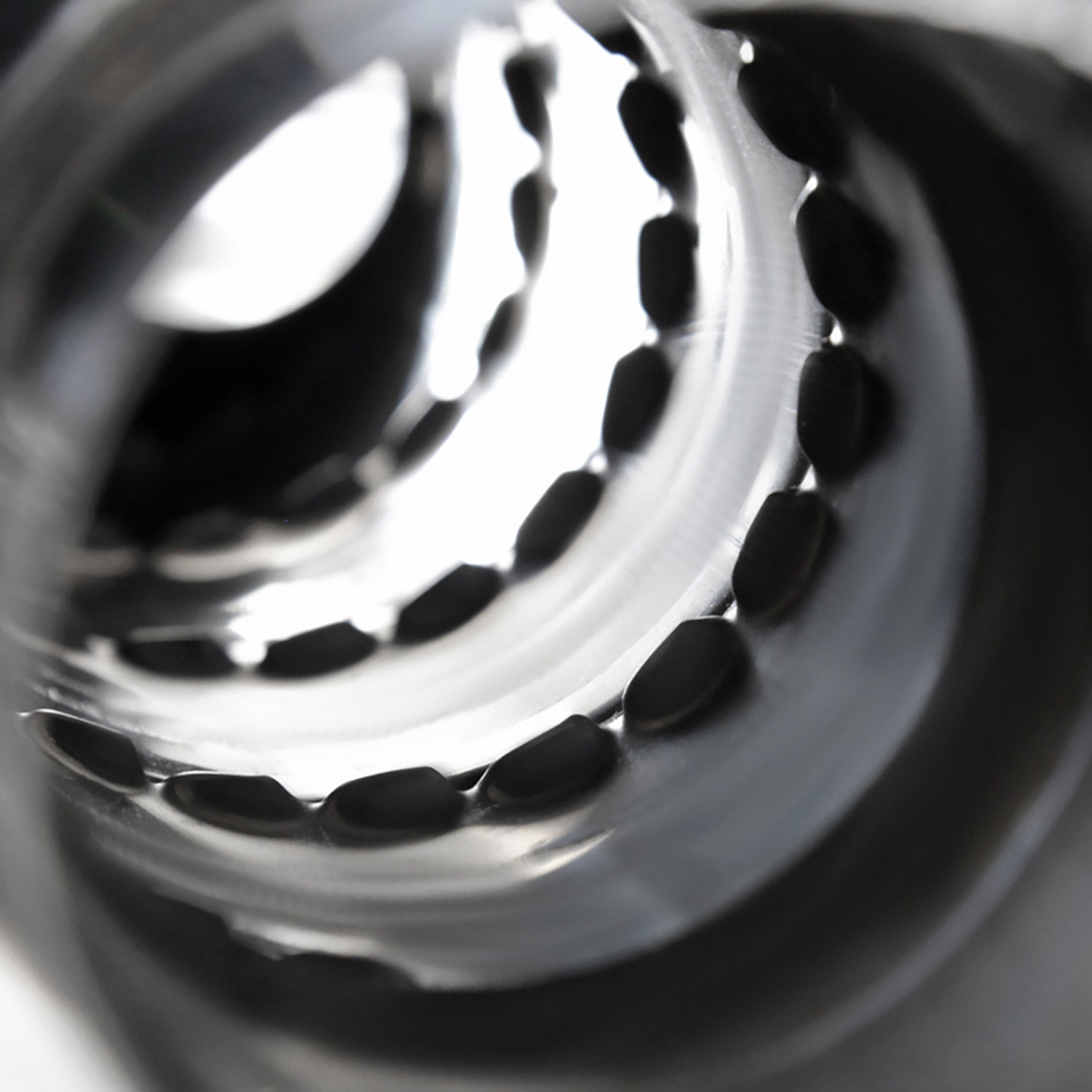 Universal 2.5" Inlet/4" Outlet S.Steel Spiral Flow Exhaust Muffler w/ Silencer