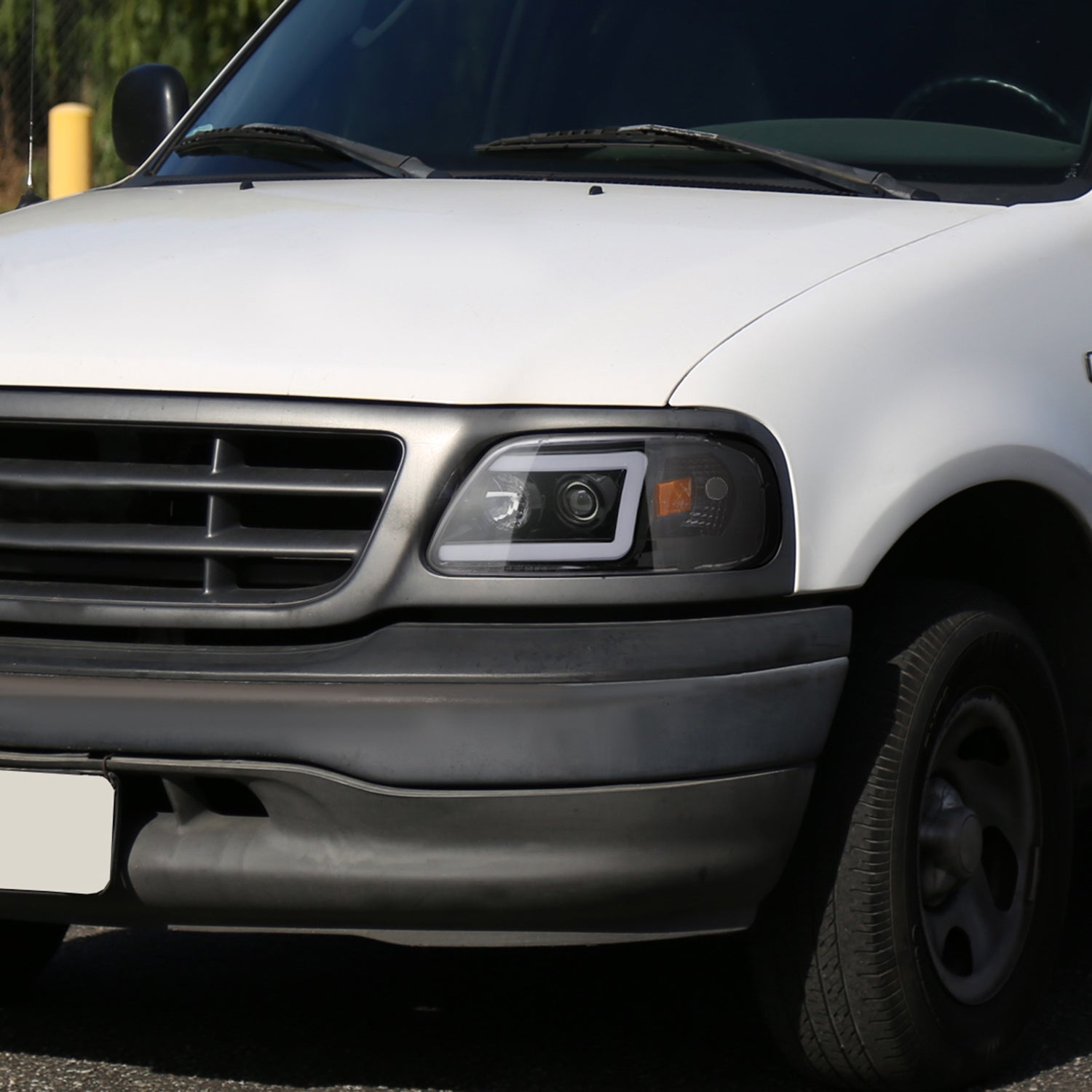 1997-2004 Ford F-150 / 1997-2002 Expedition LED CBar Projector Headlights Black