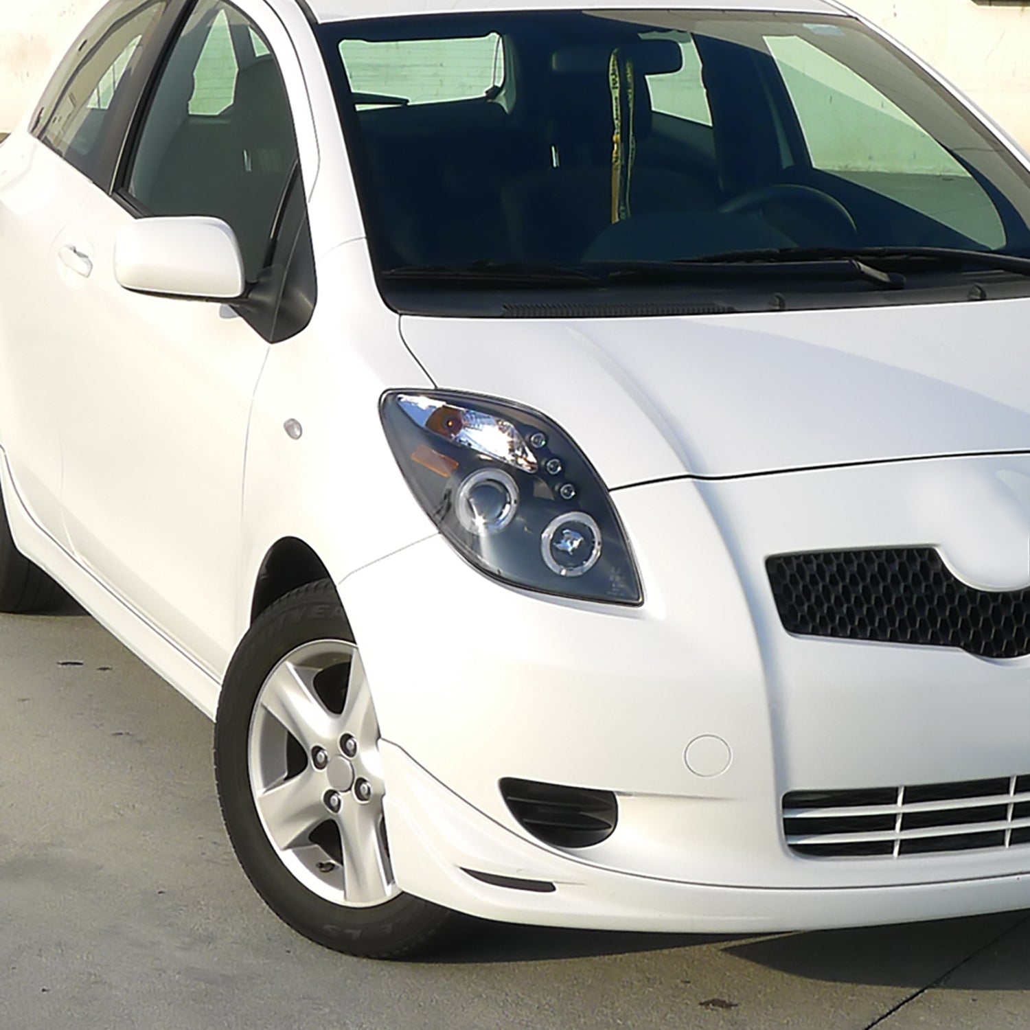 2006-2008 Toyota Yaris Dual Halo Projector Headlights Matte Black/Clear Lens