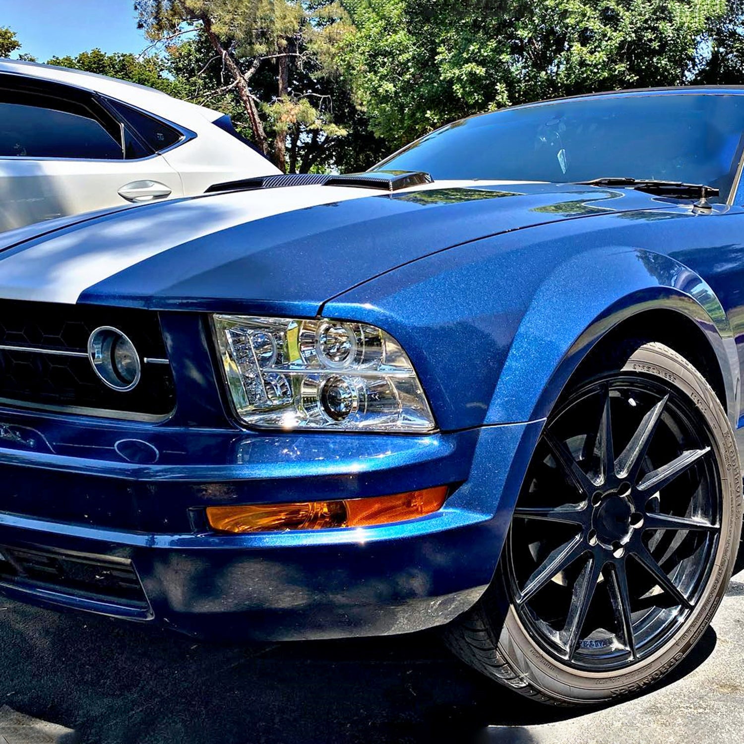 2005-2009 Ford Mustang Halo Projector Headlights LED Light Strip Chrome/Clear