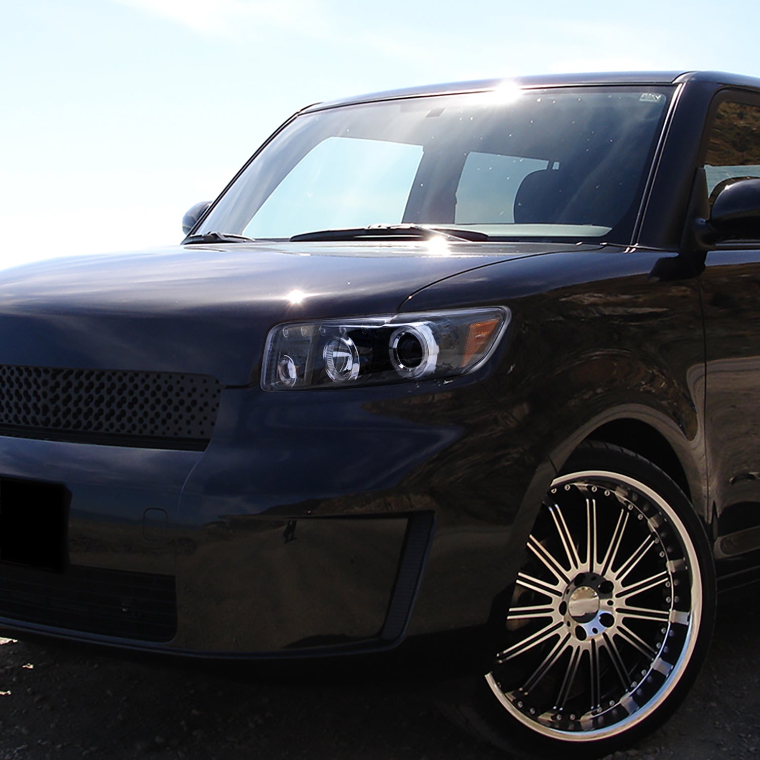 2008-2010 Scion xB Single Halo Projector Headlights Glossy Black/Smoke Lens