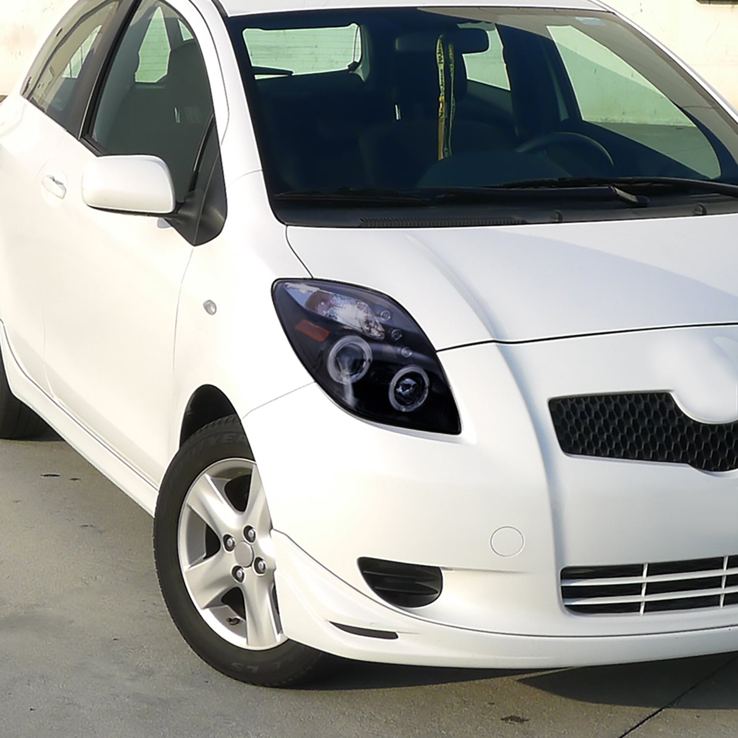 2006-2008 Toyota Yaris Dual Halo Projector Headlights Glossy Black/Smoke Lens