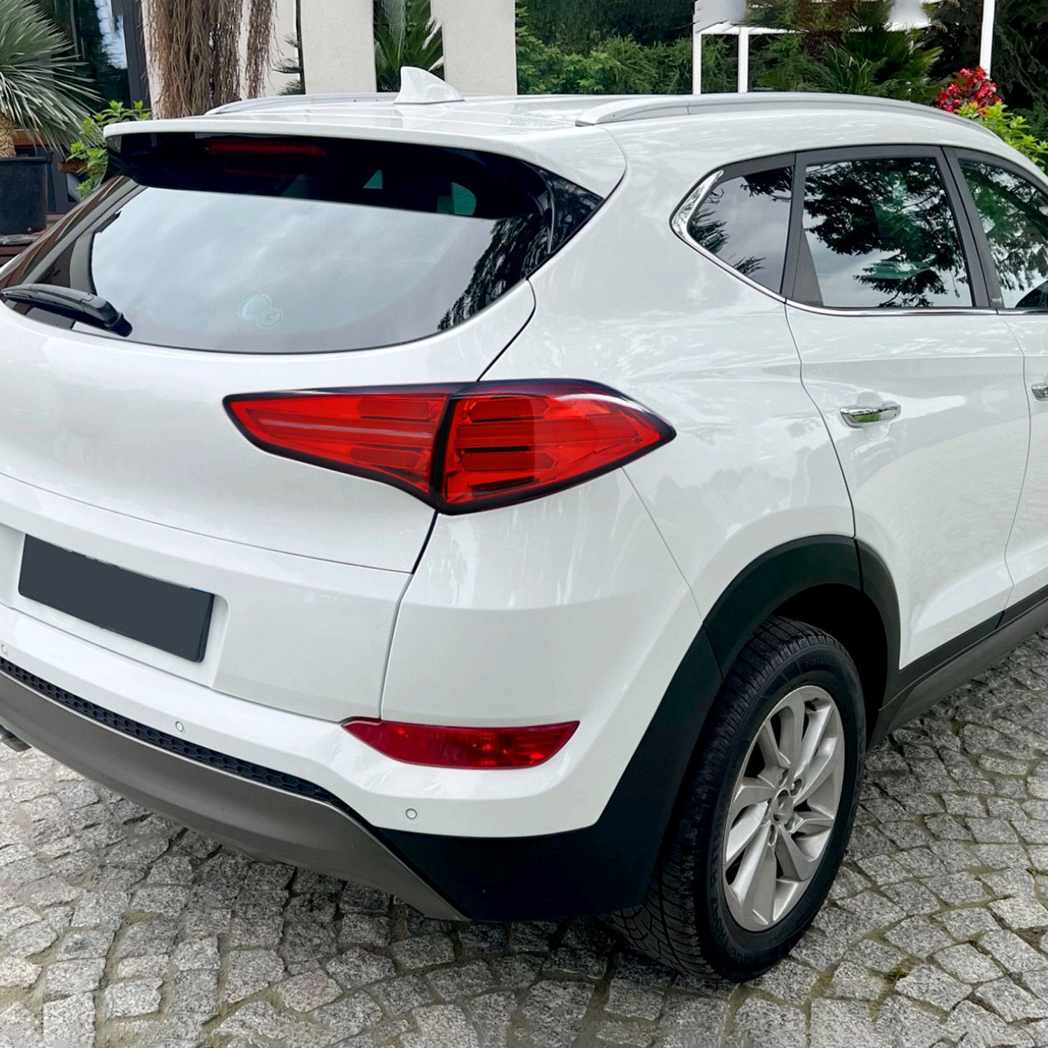 2016-2018 Hyundai Tucson LED Bar Tail LightsChrome Housing/Red Lens